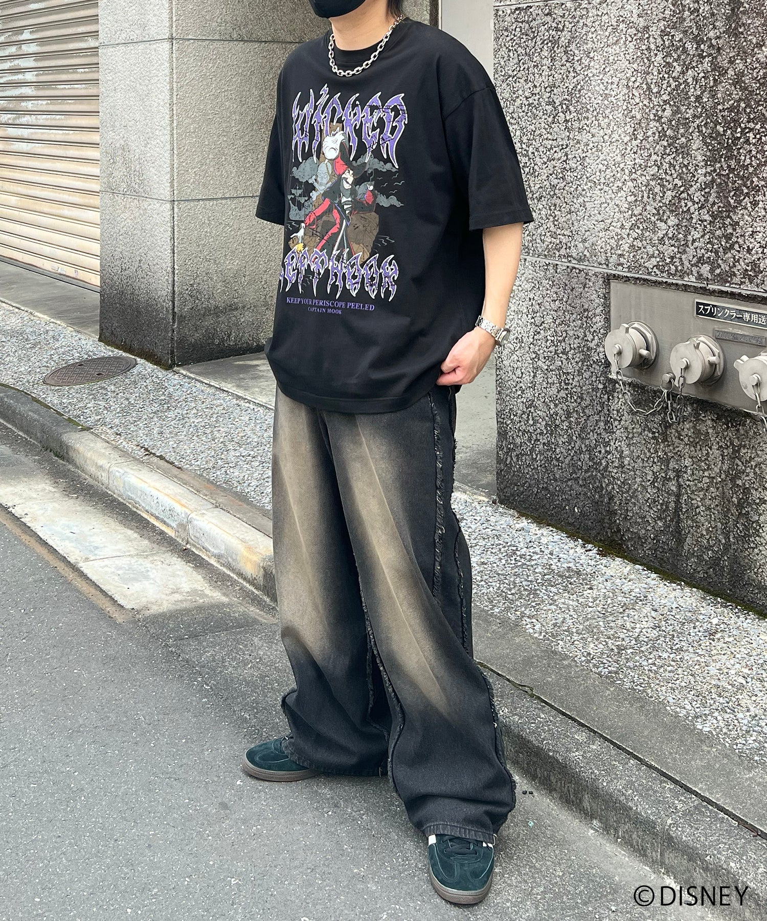 【Disney Villains / ディズニーヴィランズ】CAPTAIN FOOK / フック船長 ヴィンテージライク ピグメント加工 ビッグシルエット 半袖プリントTシャツ