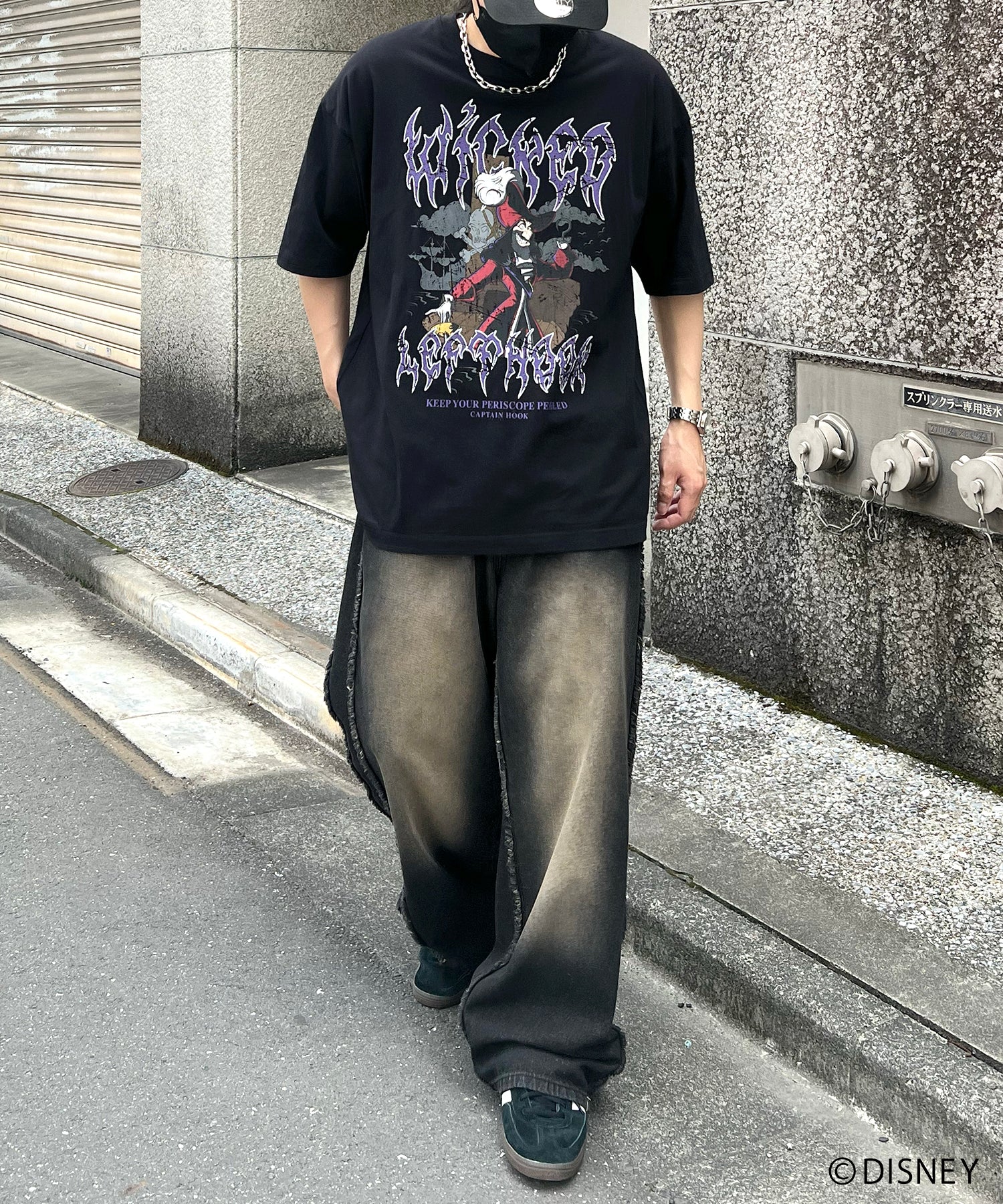 【Disney Villains / ディズニーヴィランズ】CAPTAIN FOOK / フック船長 ヴィンテージライク ピグメント加工 ビッグシルエット 半袖プリントTシャツ