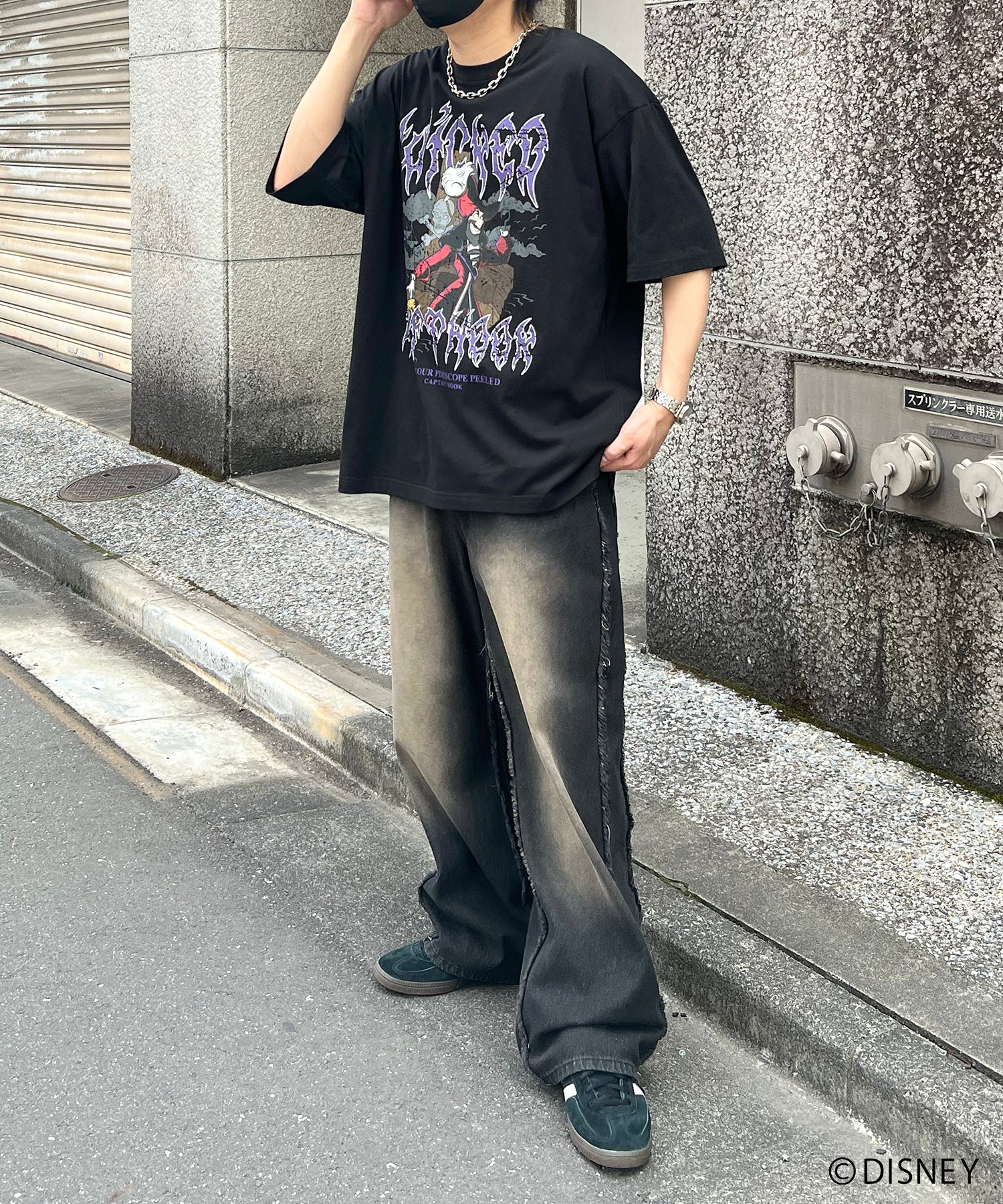 【Disney Villains / ディズニーヴィランズ】CAPTAIN FOOK / フック船長 ヴィンテージライク ピグメント加工 ビッグシルエット 半袖プリントTシャツ