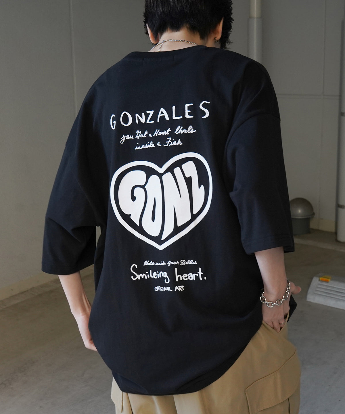 【MARK GONZALES ARTWORK COLLECTION / マーク ゴンザレス】フロント / バックプリント ワンポイント刺繍 モチーフ ビッグシルエットTシャツ