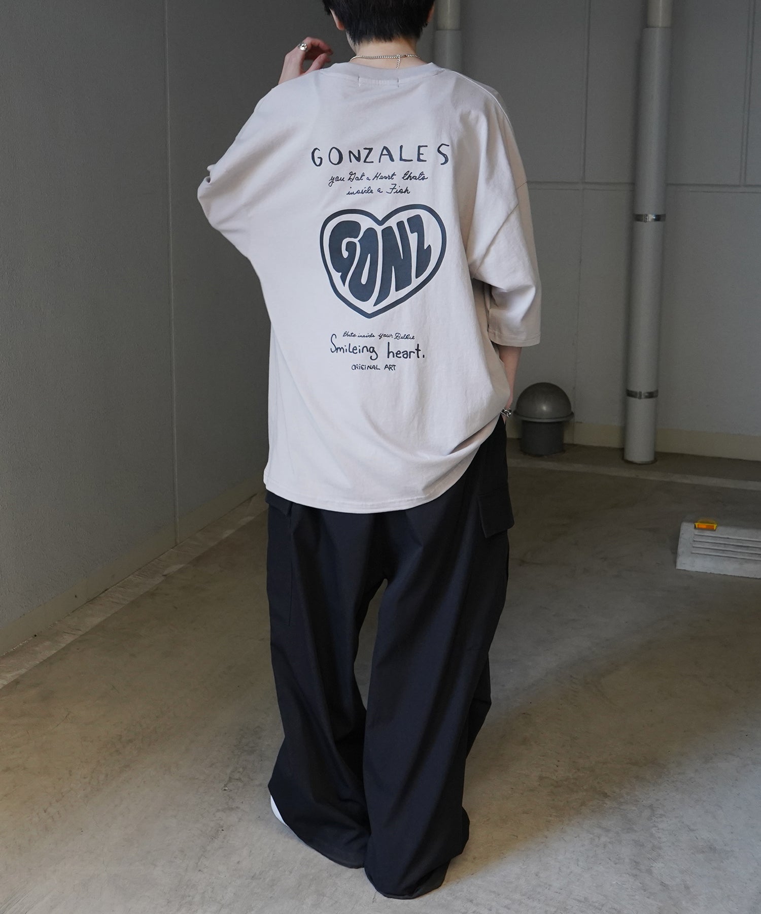 【MARK GONZALES ARTWORK COLLECTION / マーク ゴンザレス】フロント / バックプリント ワンポイント刺繍 モチーフ ビッグシルエットTシャツ