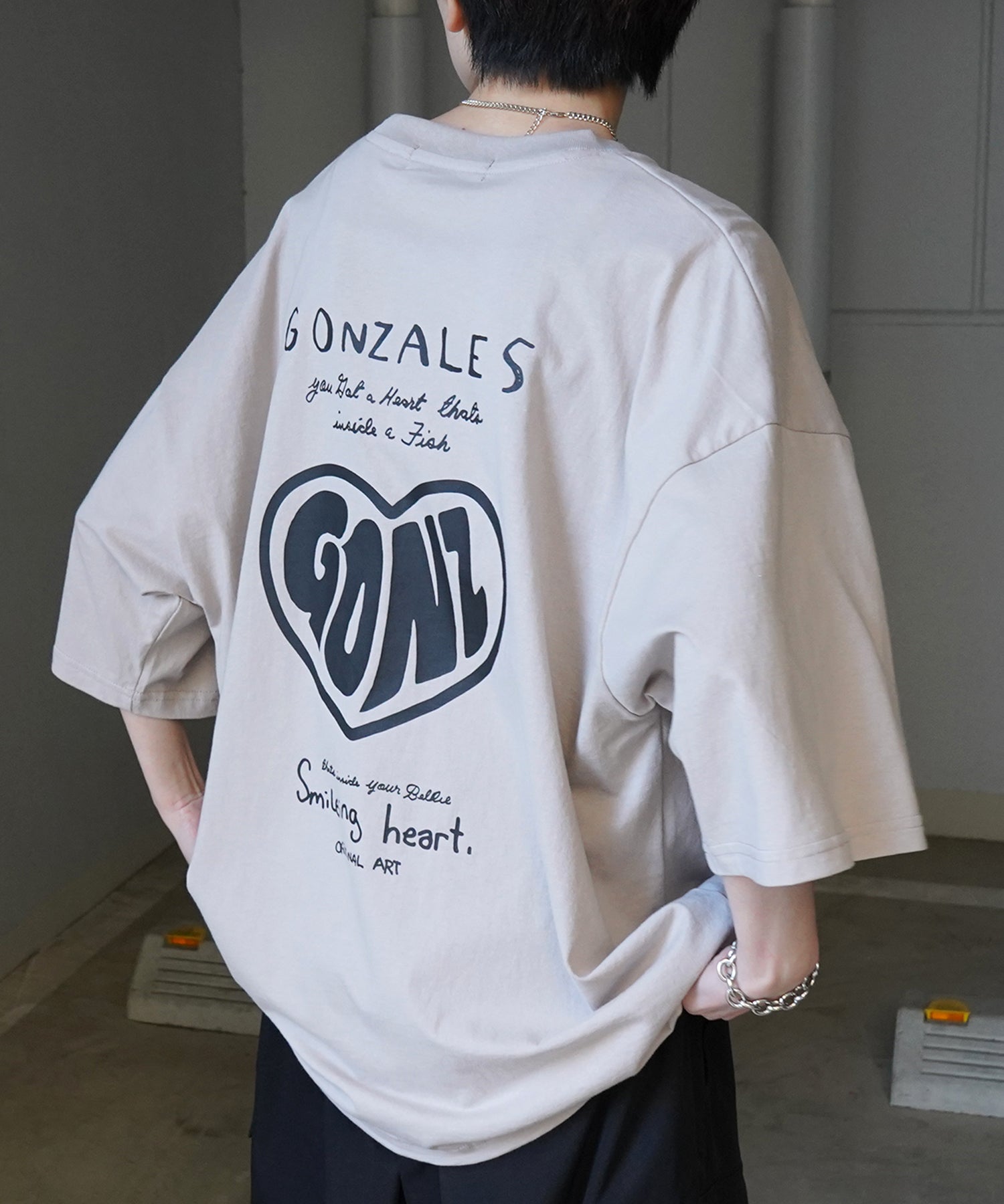 【MARK GONZALES ARTWORK COLLECTION / マーク ゴンザレス】フロント / バックプリント ワンポイント刺繍 モチーフ ビッグシルエットTシャツ