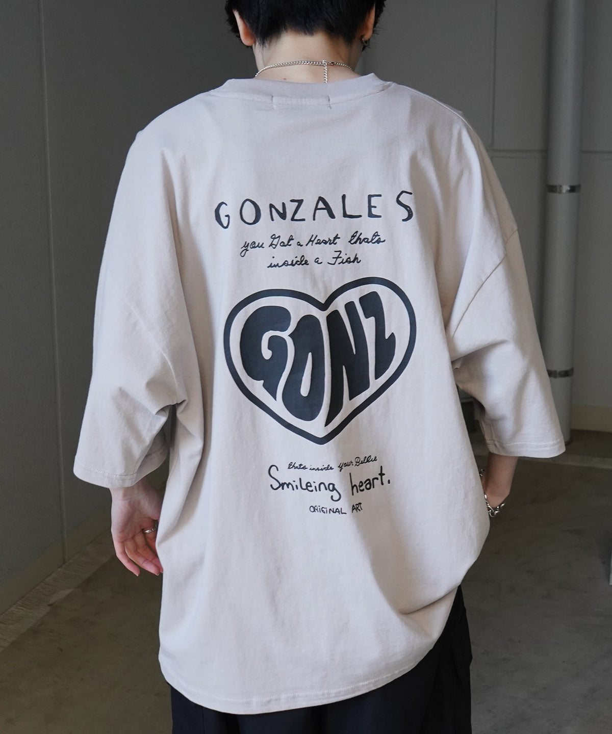 【MARK GONZALES ARTWORK COLLECTION / マーク ゴンザレス】フロント / バックプリント ワンポイント刺繍 モチーフ ビッグシルエットTシャツ