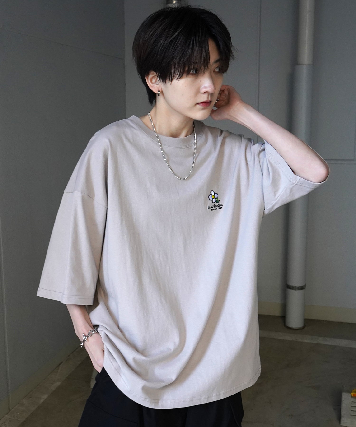 【MARK GONZALES ARTWORK COLLECTION / マーク ゴンザレス】フロント / バックプリント ワンポイント刺繍 モチーフ ビッグシルエットTシャツ