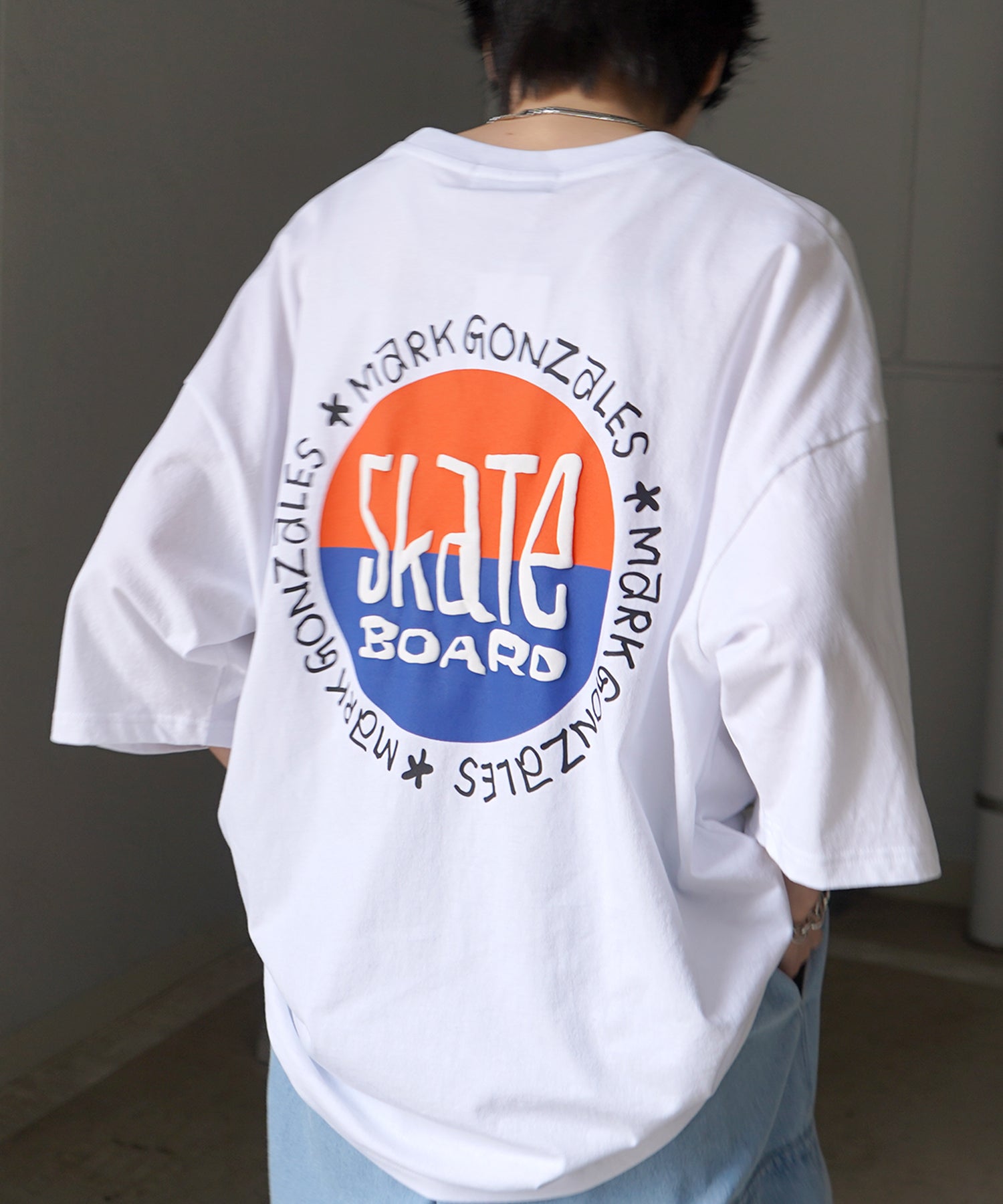 【MARK GONZALES ARTWORK COLLECTION / マーク ゴンザレス】フロント / バックプリント ワンポイント刺繍 モチーフ ビッグシルエットTシャツ