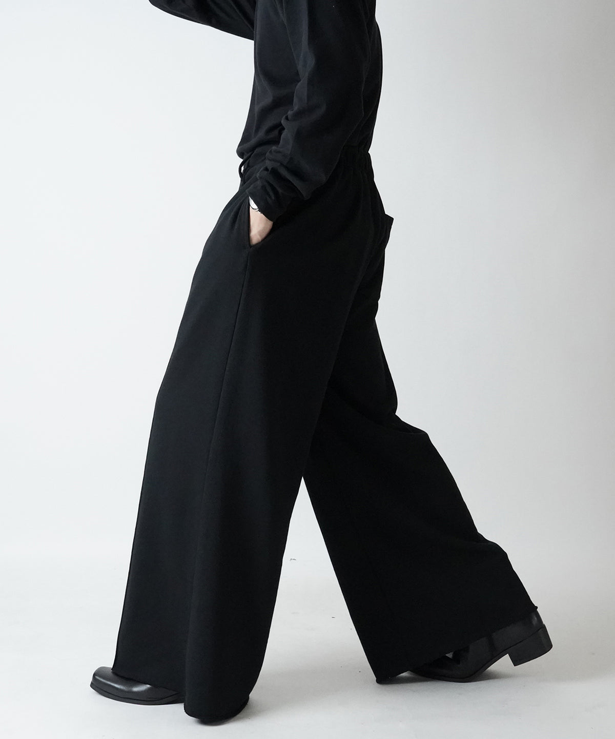 裾カットオフ センターピンタック ワイドストレートスラックス 裏毛スウェットパンツ
