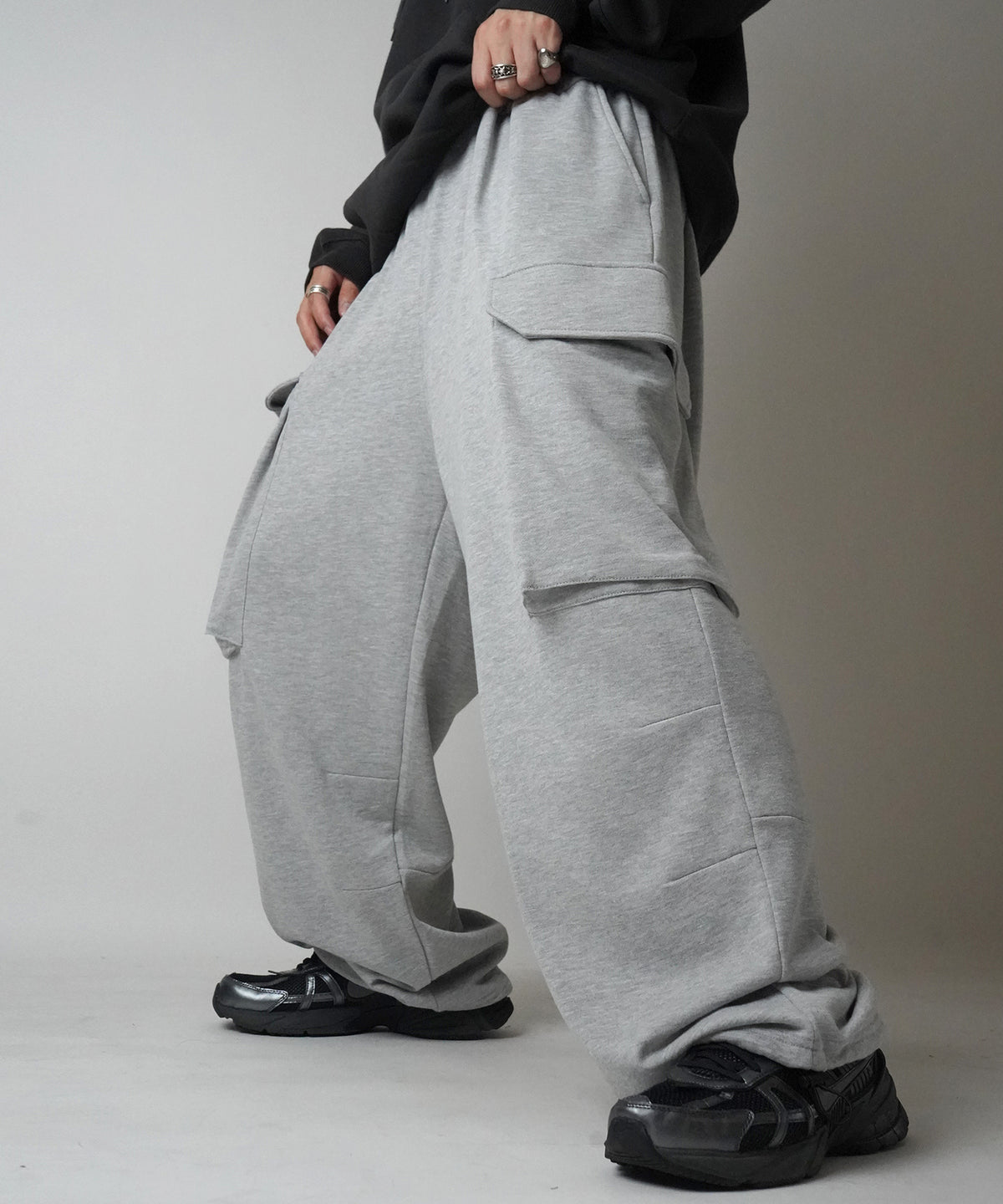 ビッグポケット 裾ドローコード ワイドシルエット 裏毛スウェットカーゴパンツ