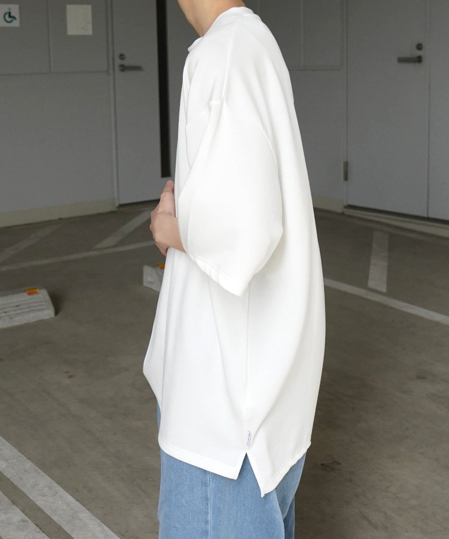 【RED CAP GIRL】 バックイラスト ワンポイント刺繍 ドレープとろみ ポンチ ビッグシルエットプリントTシャツ 25SS