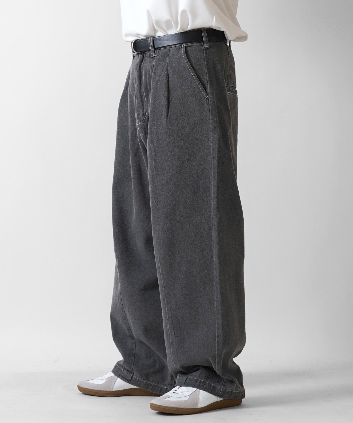 ヴィンテージライク ケミカルウォッシュ テーパード 2タック ルーズ