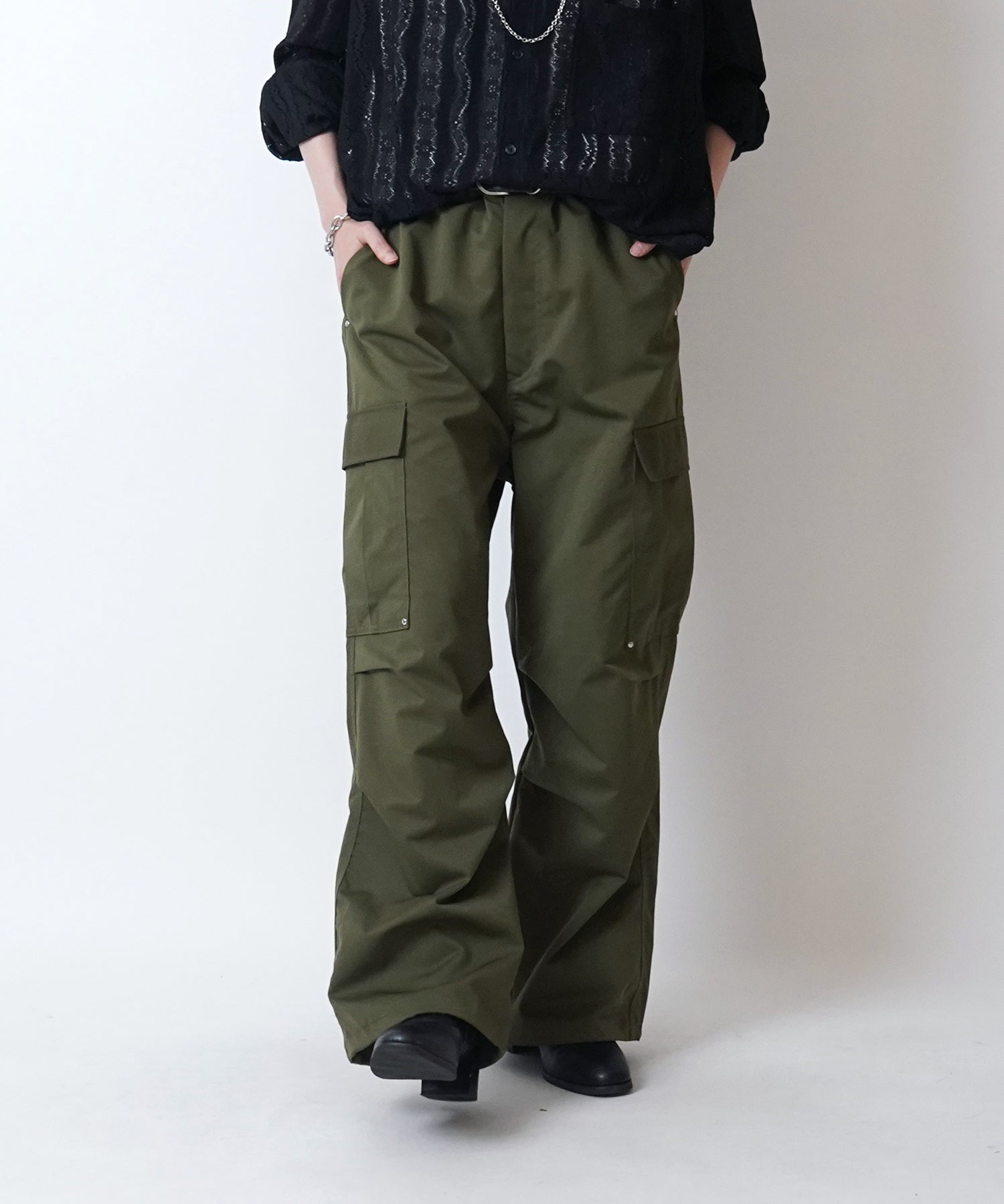 24SS リベット付 デザインカーゴパンツ サイドポケット 裾ドローコード ワイドストレート パラシュートパンツ