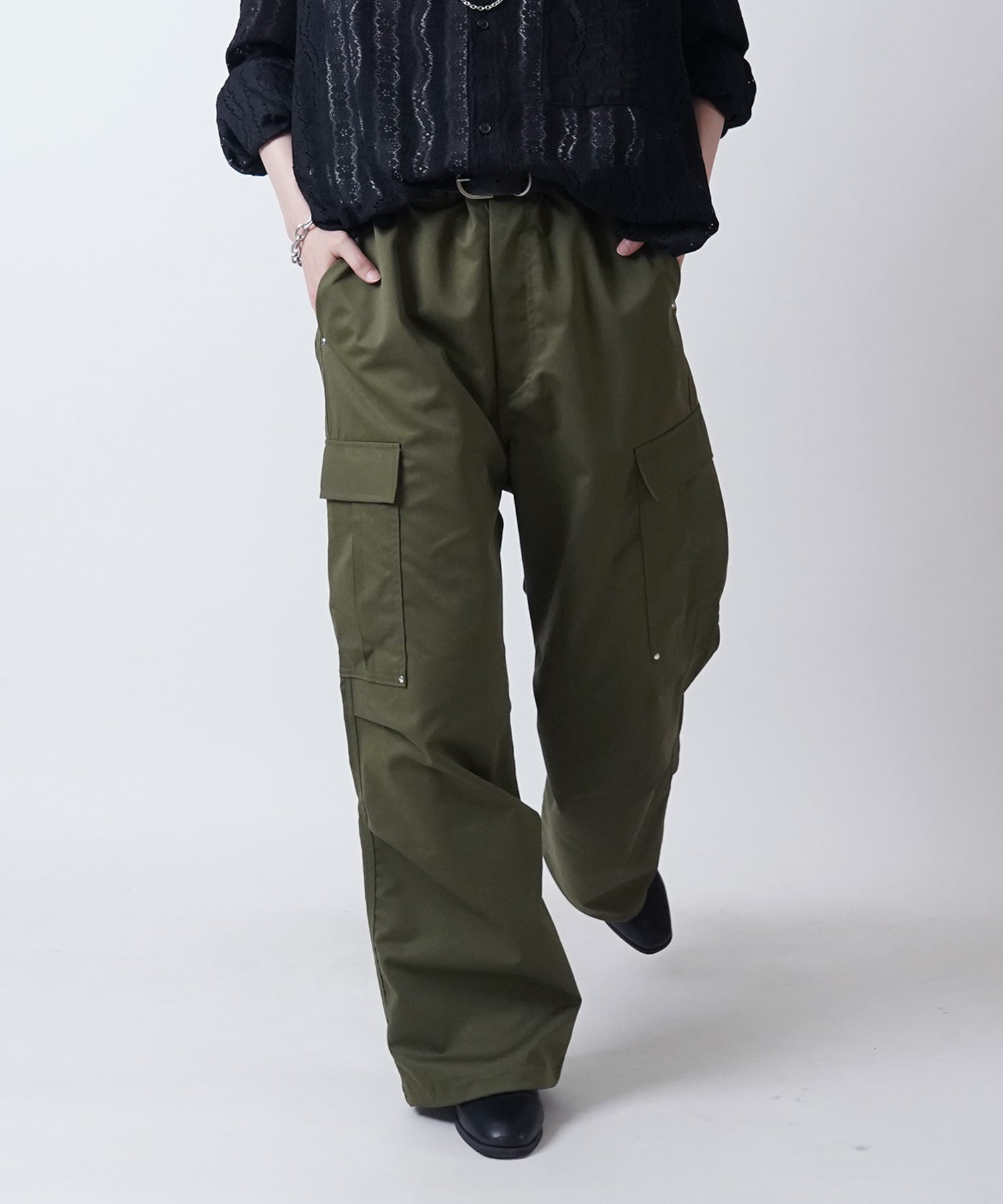 24SS リベット付 デザインカーゴパンツ サイドポケット 裾ドローコード ワイドストレート パラシュートパンツ