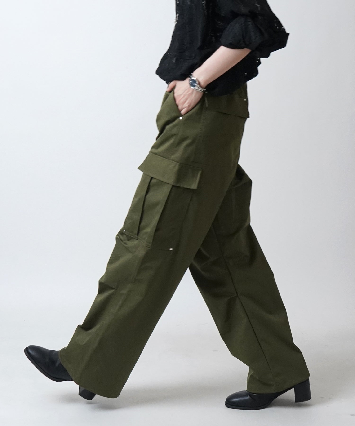 24SS リベット付 デザインカーゴパンツ サイドポケット 裾ドローコード ワイドストレート パラシュートパンツ