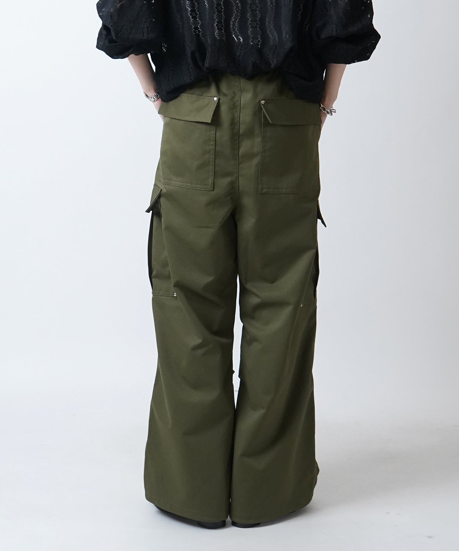 24SS リベット付 デザインカーゴパンツ サイドポケット 裾ドローコード ワイドストレート パラシュートパンツ