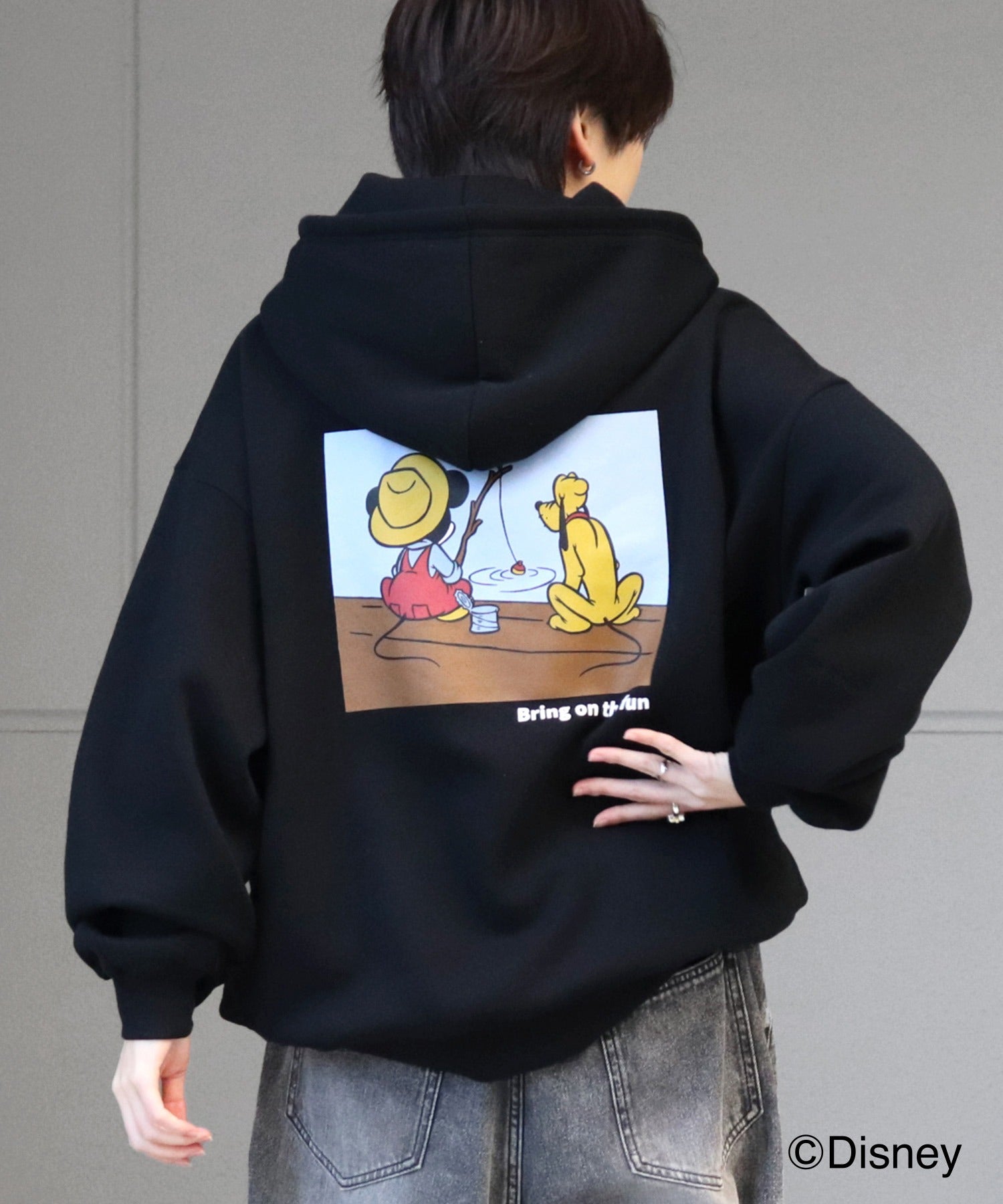 【Disney / ディズニー】ミッキー&プルート ワンポイント刺繍 / バックプリント ビッグシルエットプルオーバーフーディー パーカー