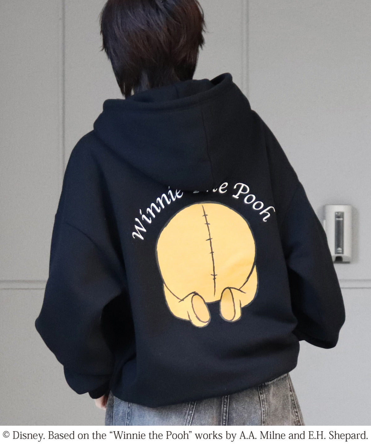 【Disney / ディズニー】プーさん ワンポイント刺繍 / バックプリント ビッグシルエットプルオーバーフーディー パーカー