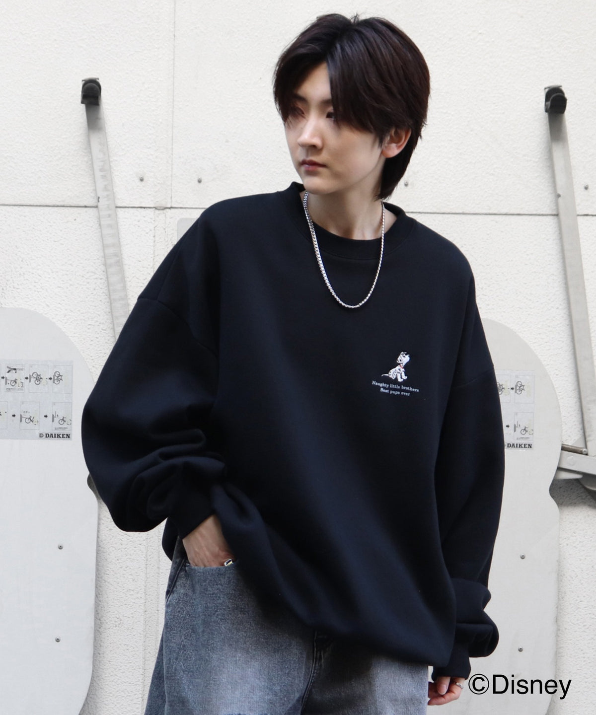 【Disney / ディズニー】101わんちゃん ワンポイント刺繍 ビッグシルエットプルオーバー クルースウェット