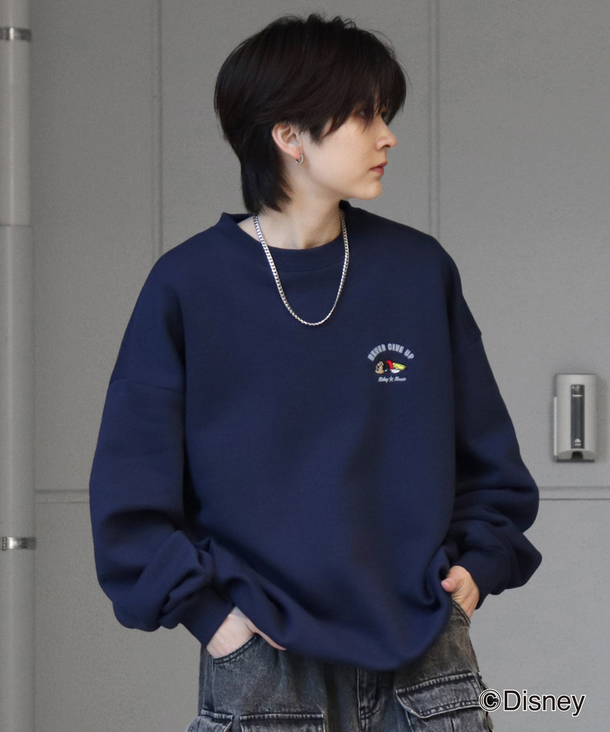 【Disney / ディズニー】ミッキー ワンポイント刺繍 ビッグシルエットプルオーバー クルースウェット