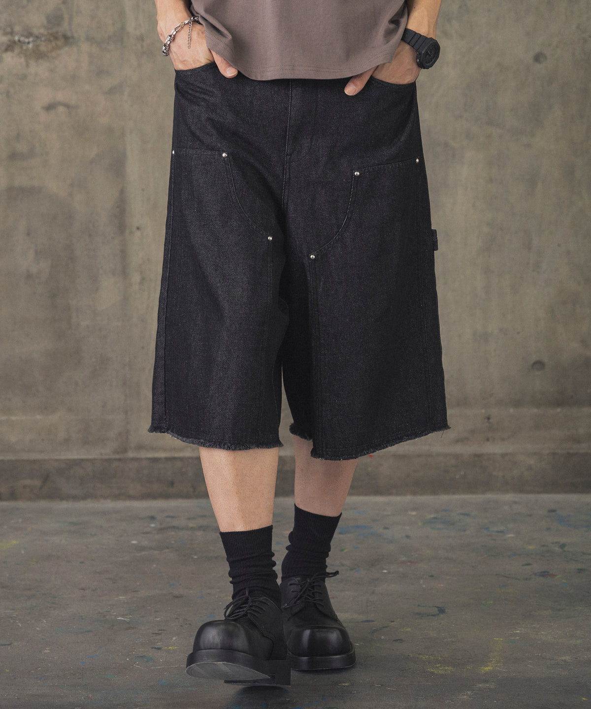 DOUBLE KNEE CURVE SHORTS / ダブルニーカーブショーツ