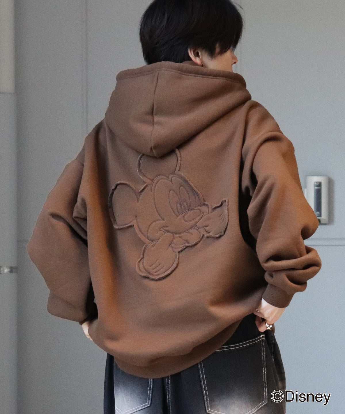 【Disney / ディズニー】ミッキー ワンポイント刺繍 / バック貼り付け ビッグシルエットプルオーバーフーディー パーカー