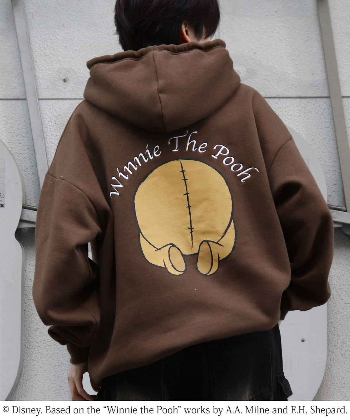【Disney / ディズニー】プーさん ワンポイント刺繍 / バックプリント ビッグシルエットプルオーバーフーディー パーカー
