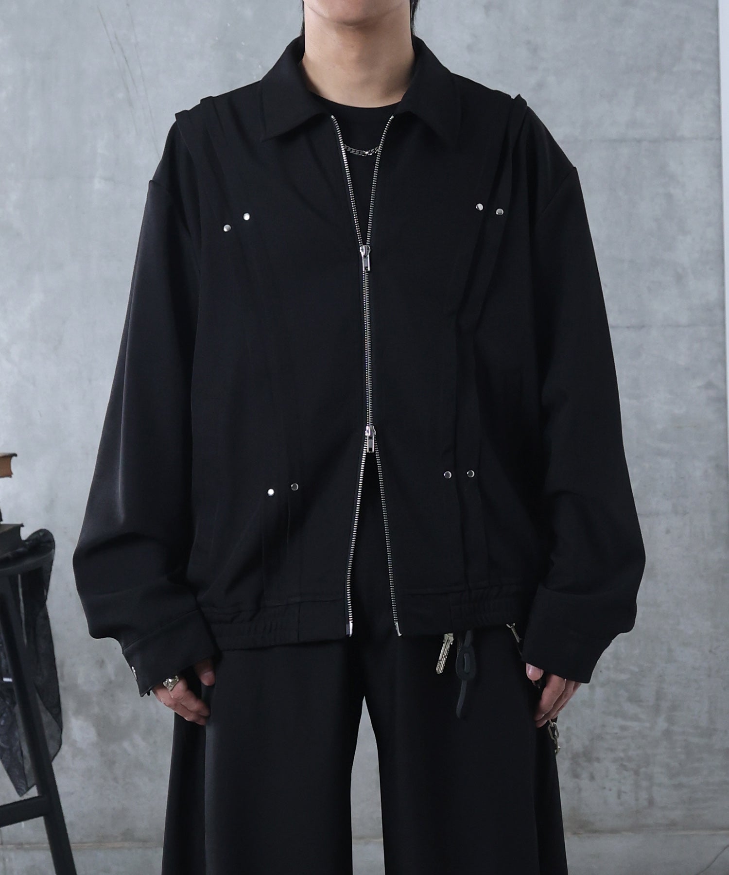 コンファーム（Confirm）/Confirm プリーツ リベット ショート ZIPブルゾン CONFIRM | プリーツ リベット ショート ZIPブルゾン
