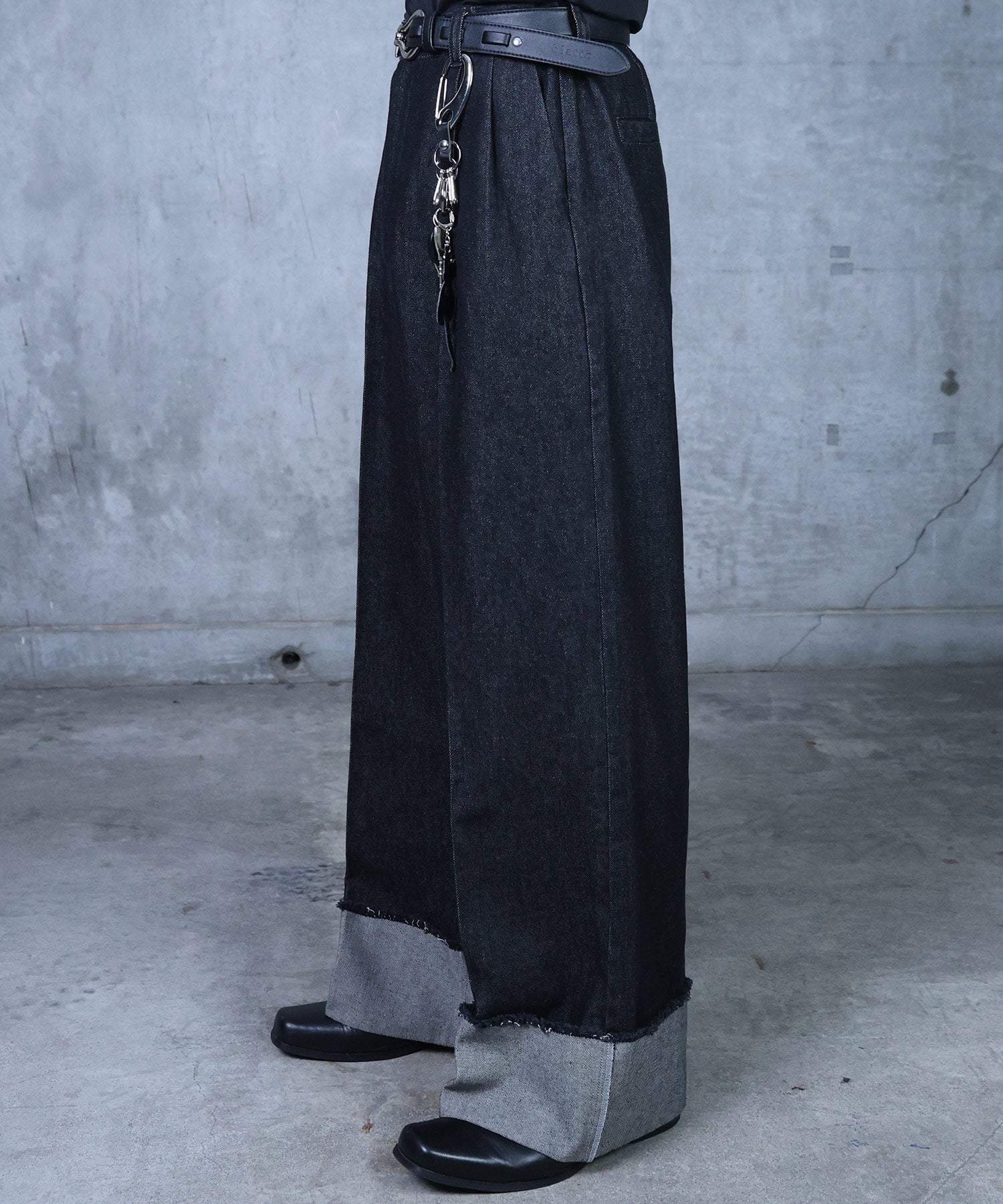 ロールアップ デニムスラックス