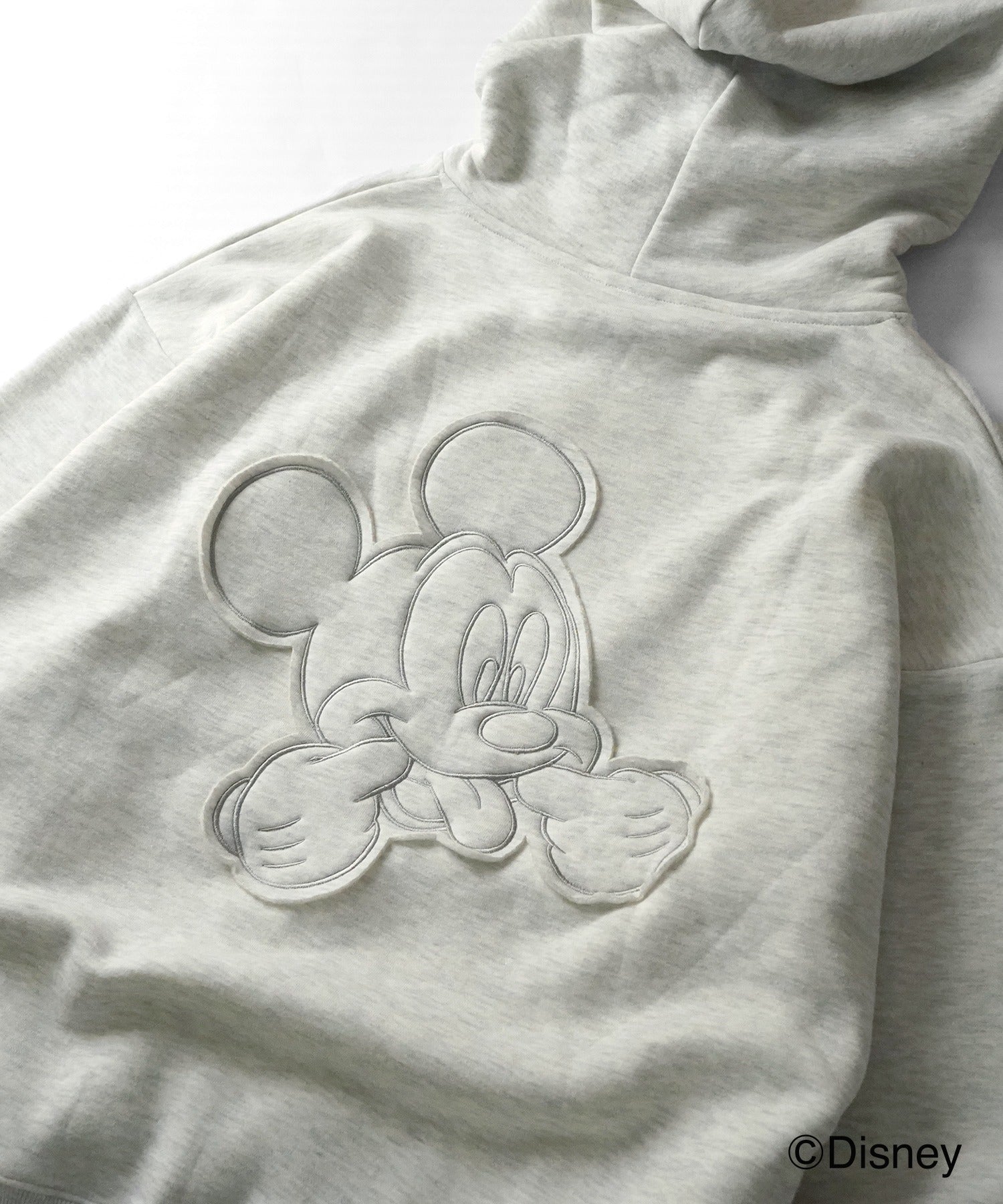 【Disney / ディズニー】ミッキー ワンポイント刺繍 / バック貼り付け ビッグシルエットプルオーバーフーディー パーカー