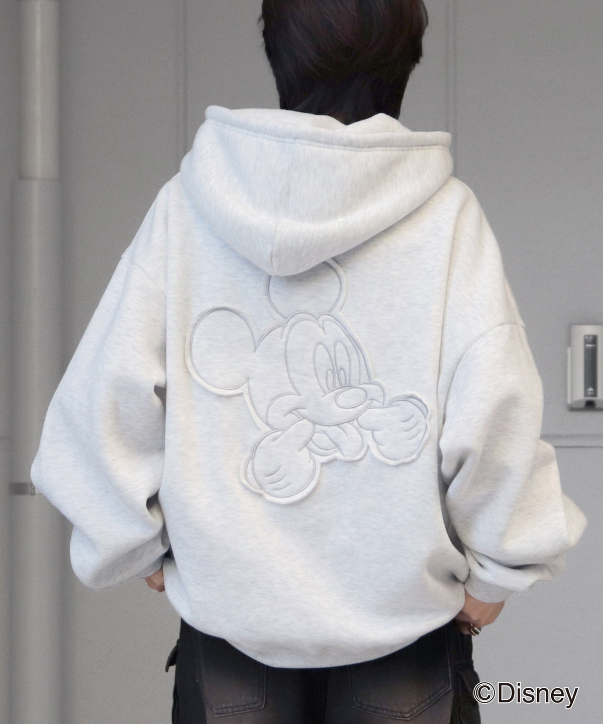 【Disney / ディズニー】ミッキー ワンポイント刺繍 / バック貼り付け ビッグシルエットプルオーバーフーディー パーカー