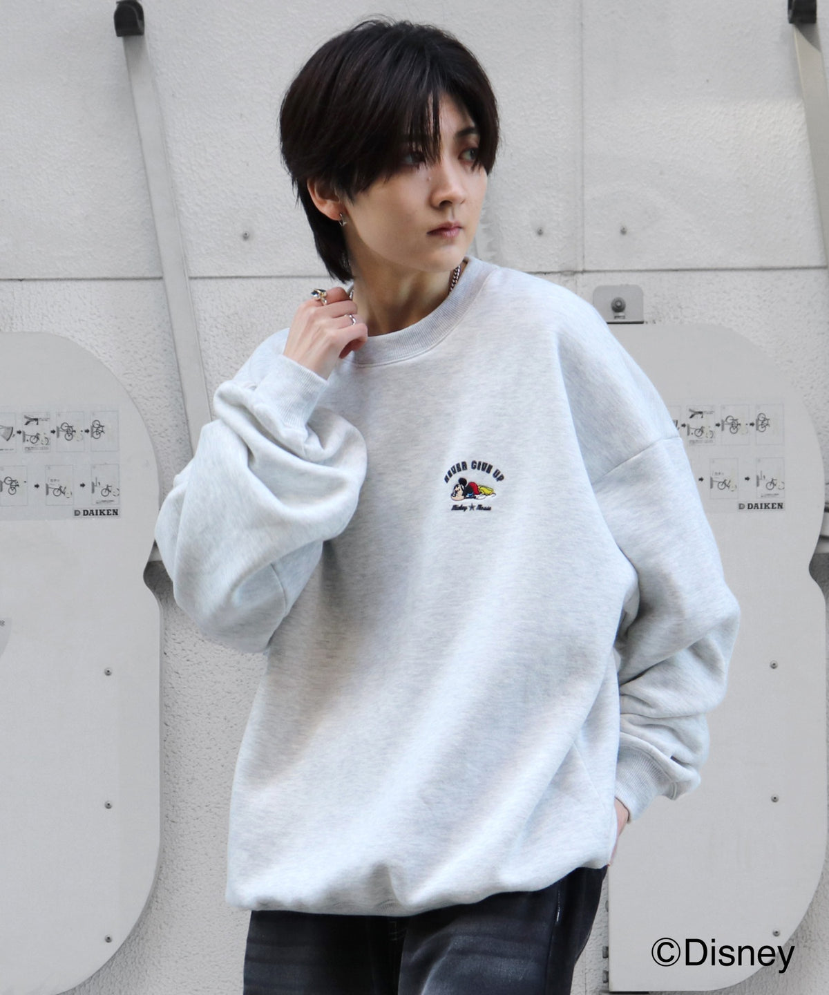 【Disney / ディズニー】ミッキー ワンポイント刺繍 ビッグシルエットプルオーバー クルースウェット