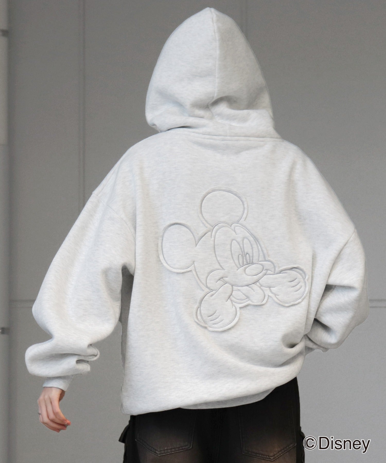 【Disney / ディズニー】ミッキー ワンポイント刺繍 / バック貼り付け ビッグシルエットプルオーバーフーディー パーカー