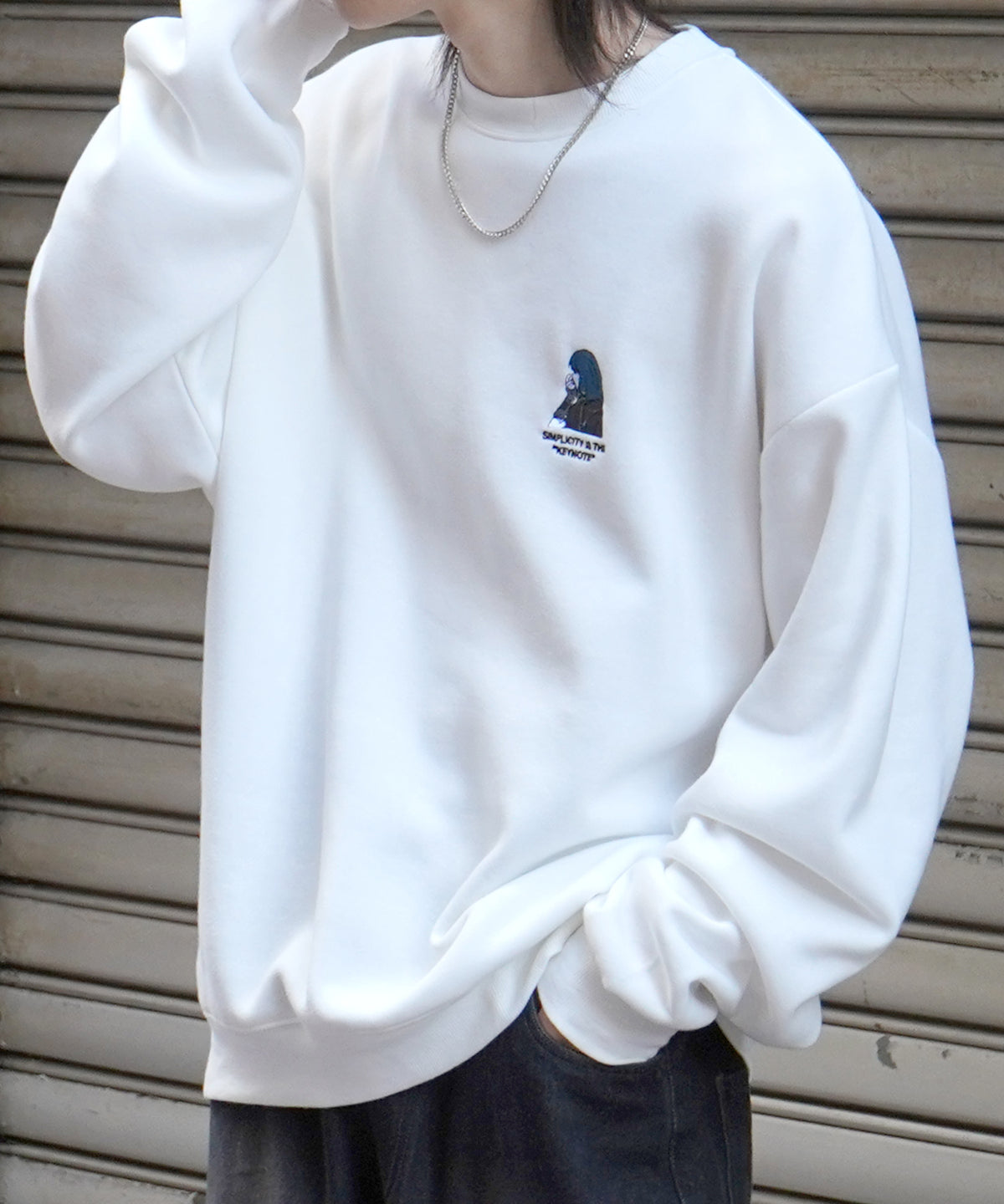 アームカバーガール イラストワンポイント刺繍 ビッグシルエット 裏起毛プルオーバースウェット