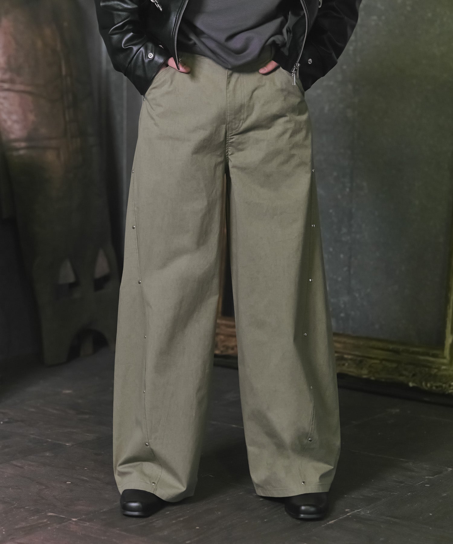 Peach Brushed Studded Pants / ピーチ起毛スタッズパンツ