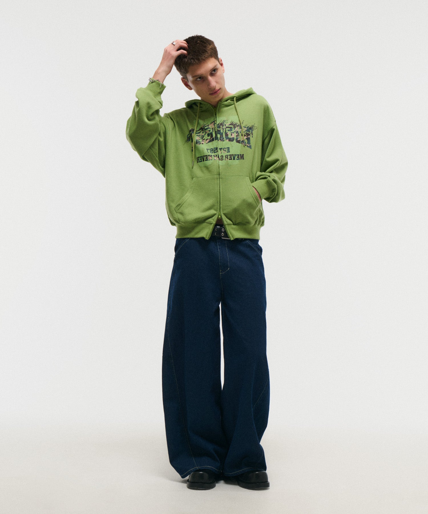 CRASH LOGO GRAPHIC PULLOVER SWEATSHIRT / クラッシュロゴグラフィックプルオーバースウェットシャツ