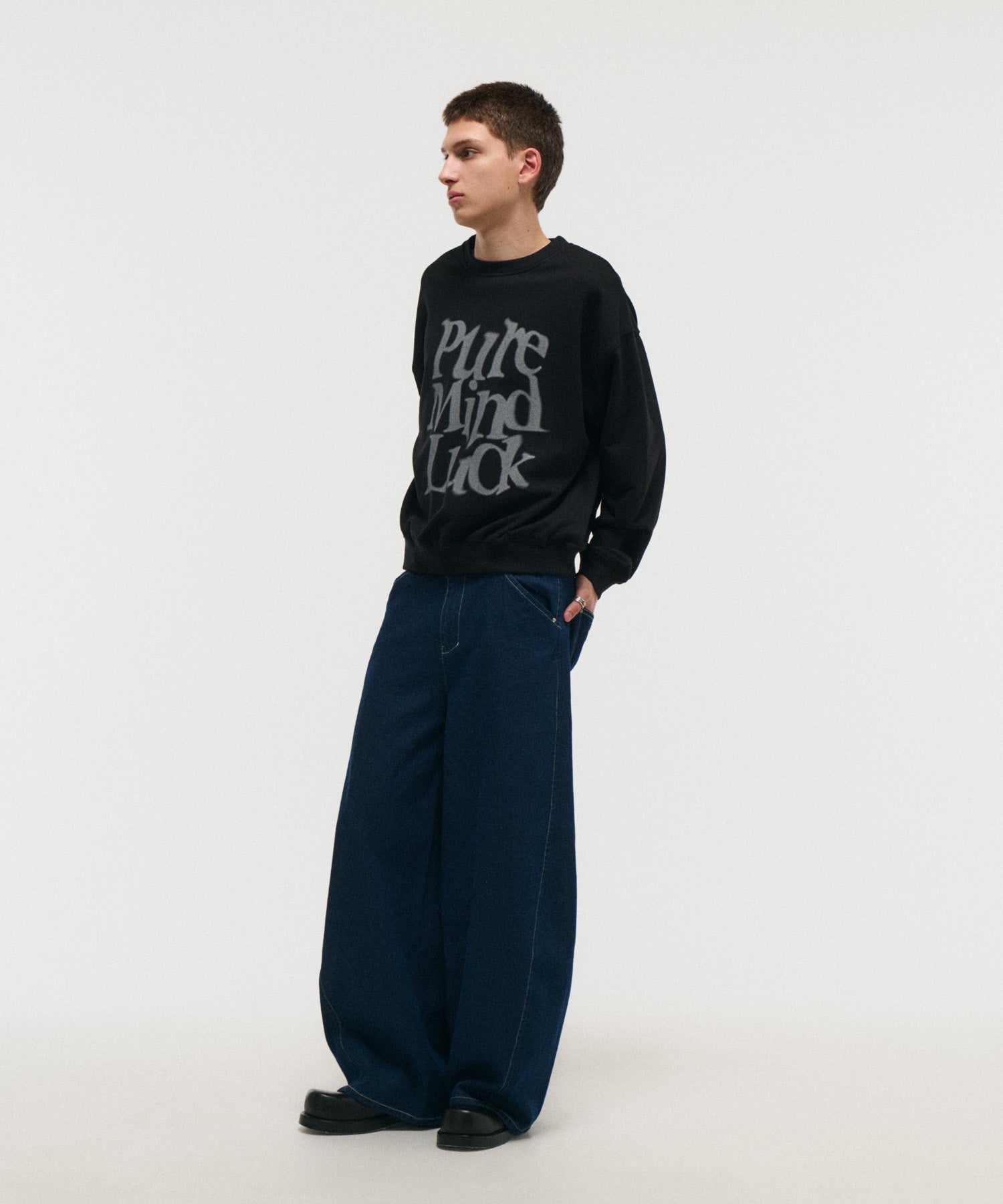GRAPHIC PULLOVER SWEATSHIRT / グラフィックプルオーバースウェットシャツ