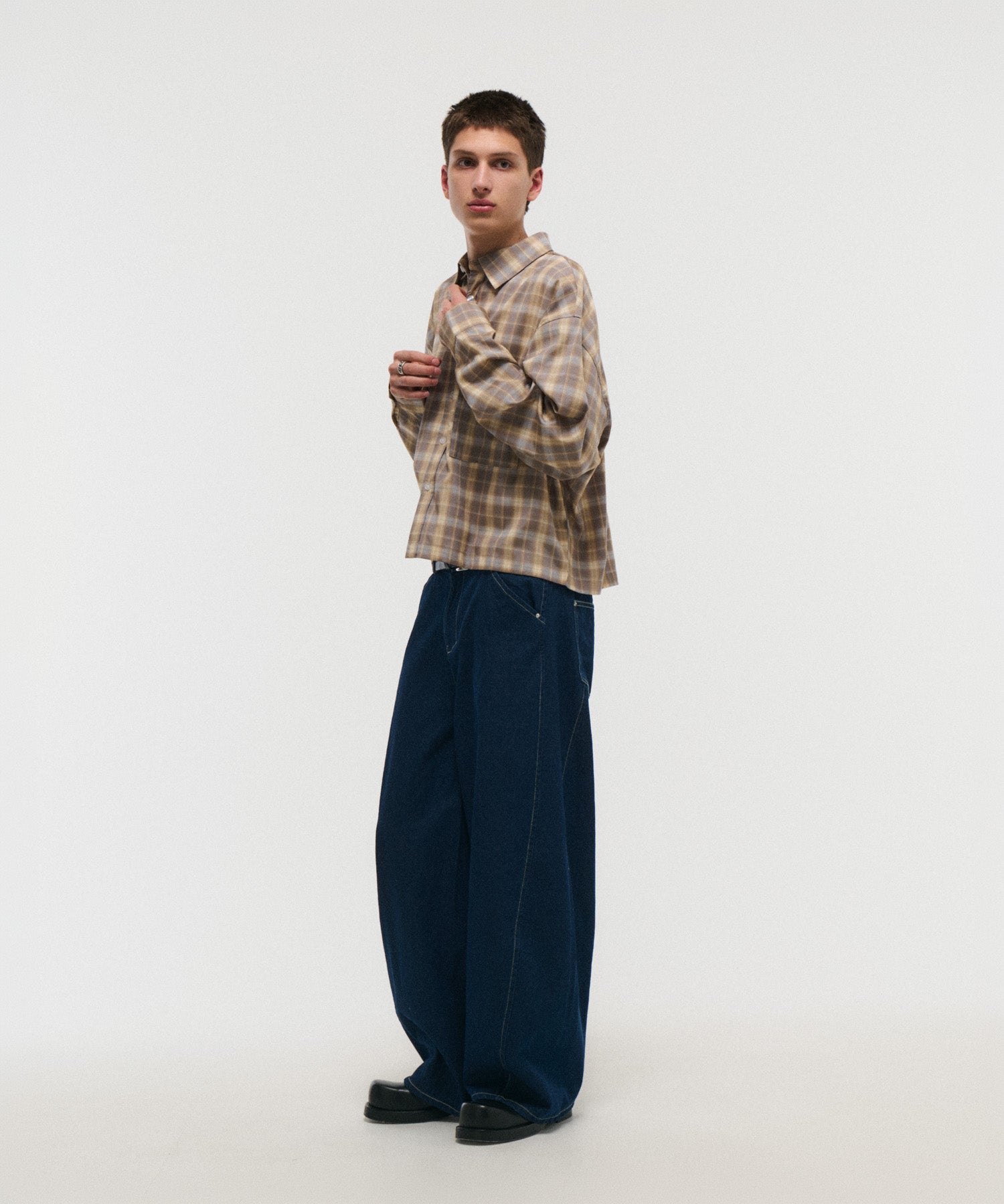 SHORT-BODY LONG-SLEEVED CHECKED SHIRT / ショート丈長袖チェックシャツ