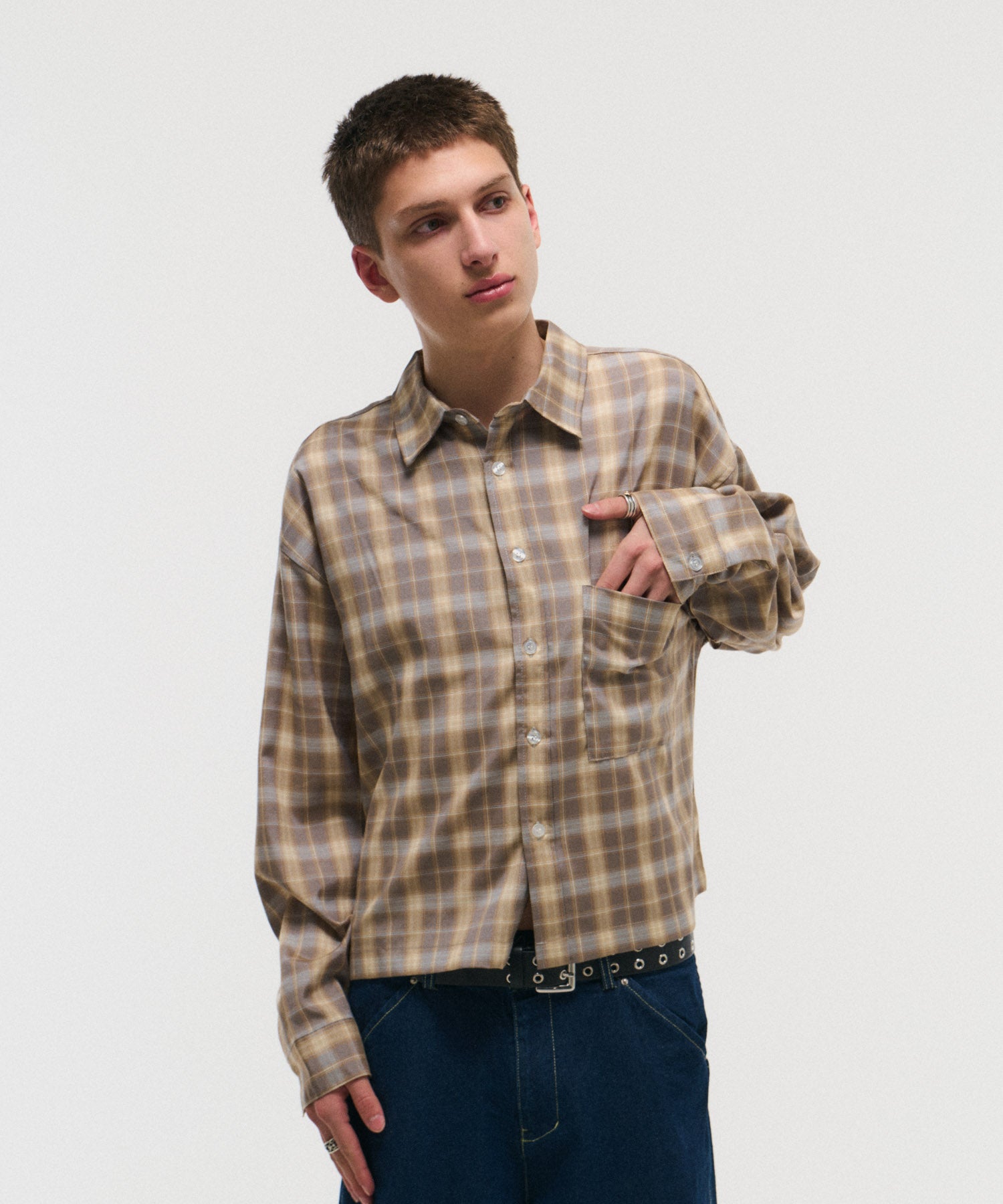 SHORT-BODY LONG-SLEEVED CHECKED SHIRT / ショート丈長袖チェックシャツ