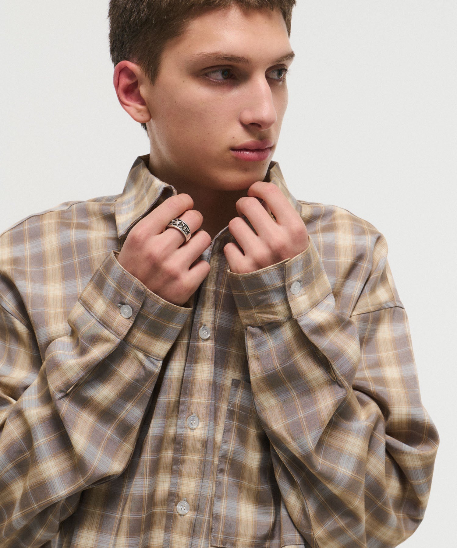 SHORT-BODY LONG-SLEEVED CHECKED SHIRT / ショート丈長袖チェックシャツ