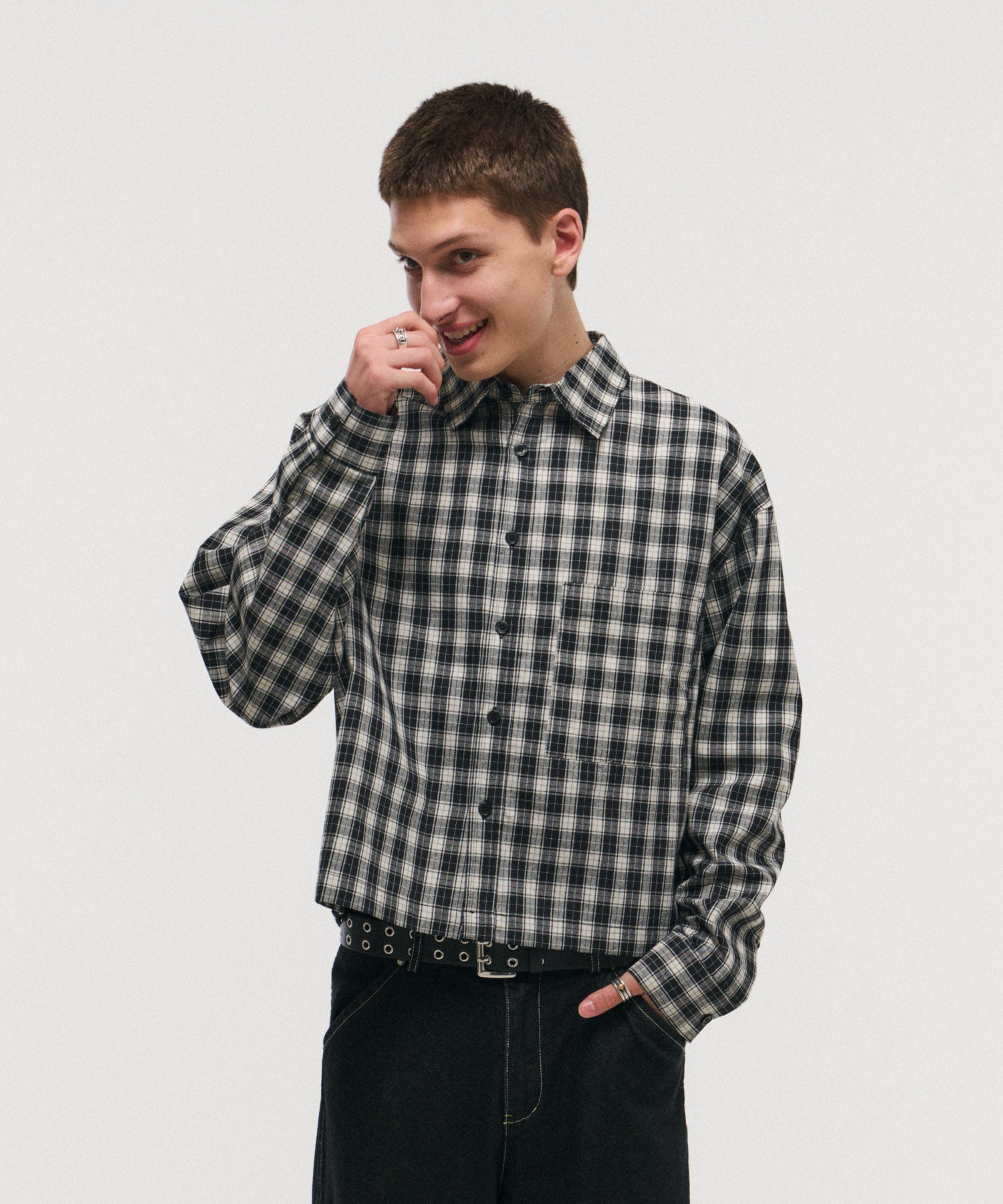 SHORT-BODY LONG-SLEEVED CHECKED SHIRT / ショート丈長袖チェックシャツ