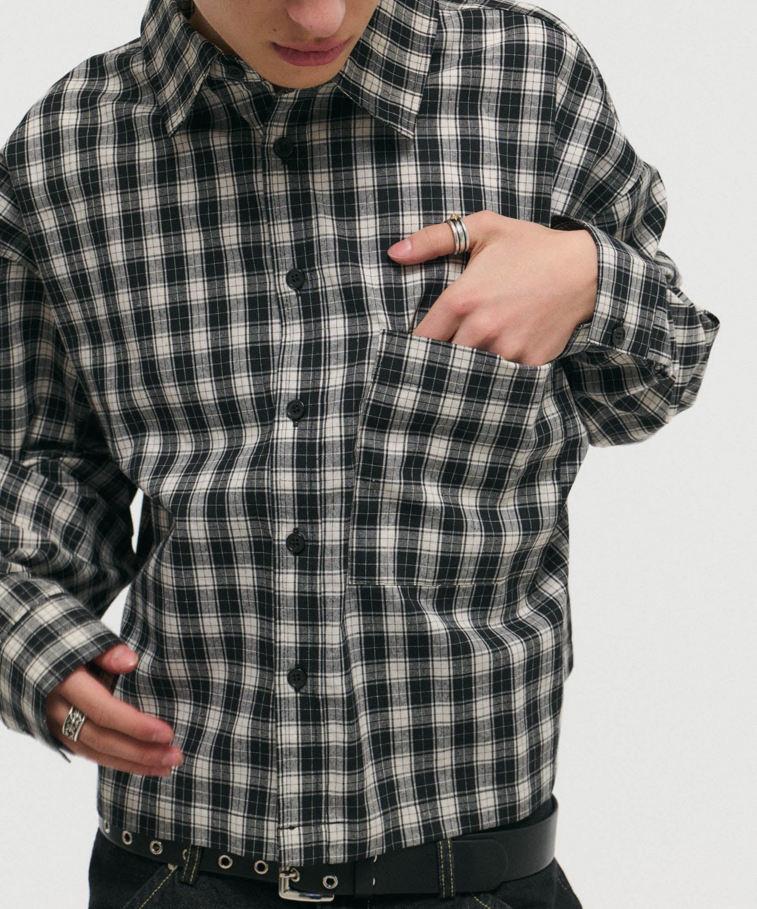 SHORT-BODY LONG-SLEEVED CHECKED SHIRT / ショート丈長袖チェックシャツ