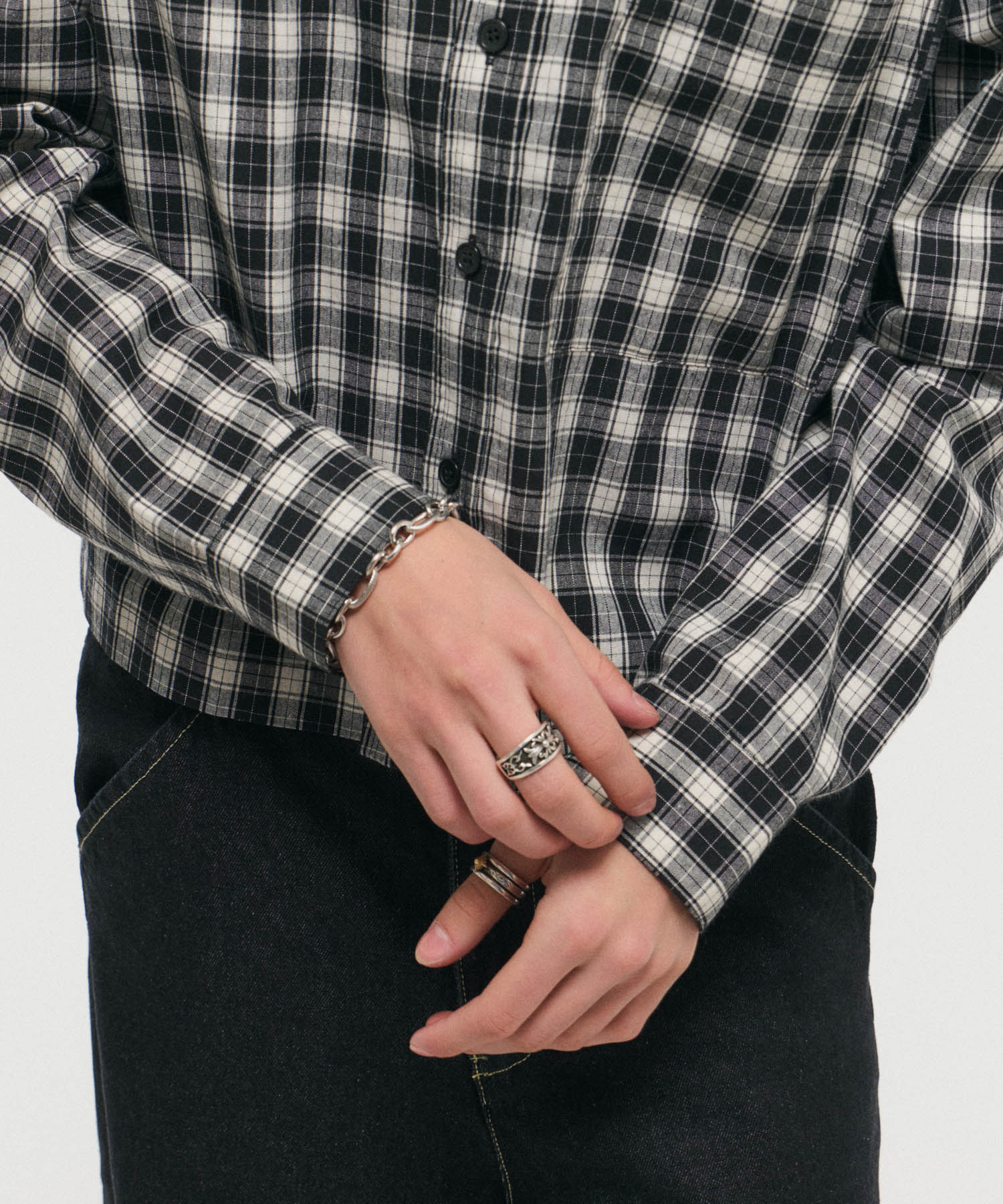 SHORT-BODY LONG-SLEEVED CHECKED SHIRT / ショート丈長袖チェックシャツ