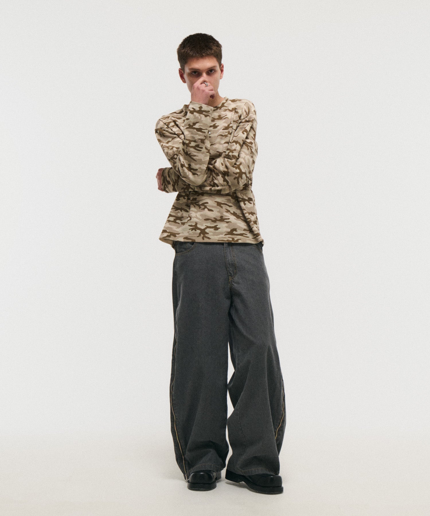 HENLEY CAMO WAFFLE LONG-SLEEVE TEE / カモ総柄ヘンリーネックサーマルロンT