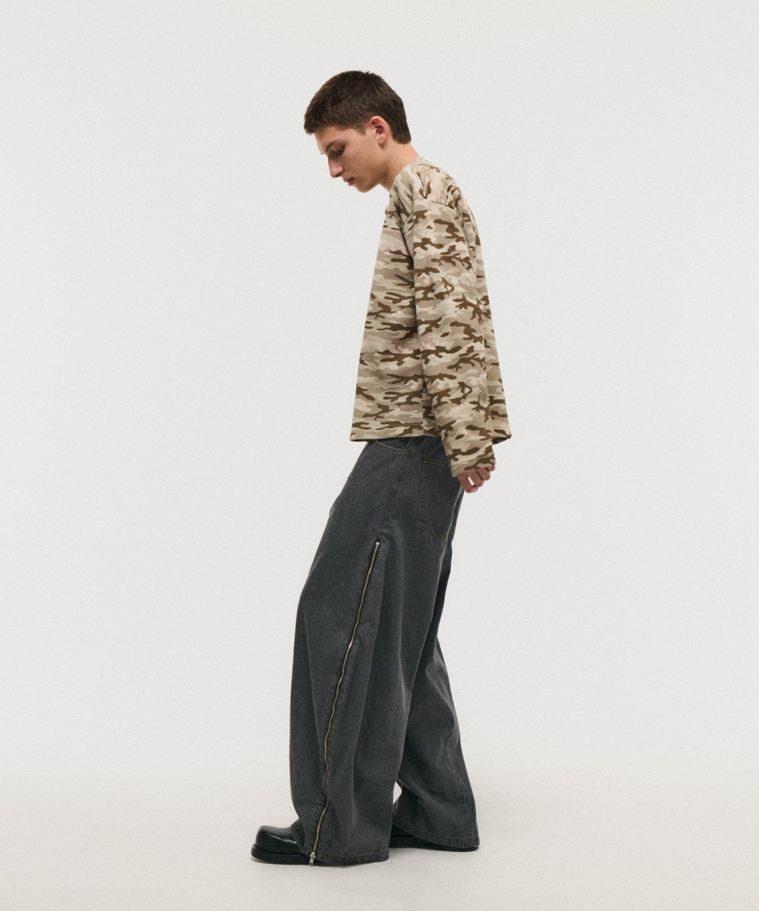 HENLEY CAMO WAFFLE LONG-SLEEVE TEE / カモ総柄ヘンリーネックサーマルロンT