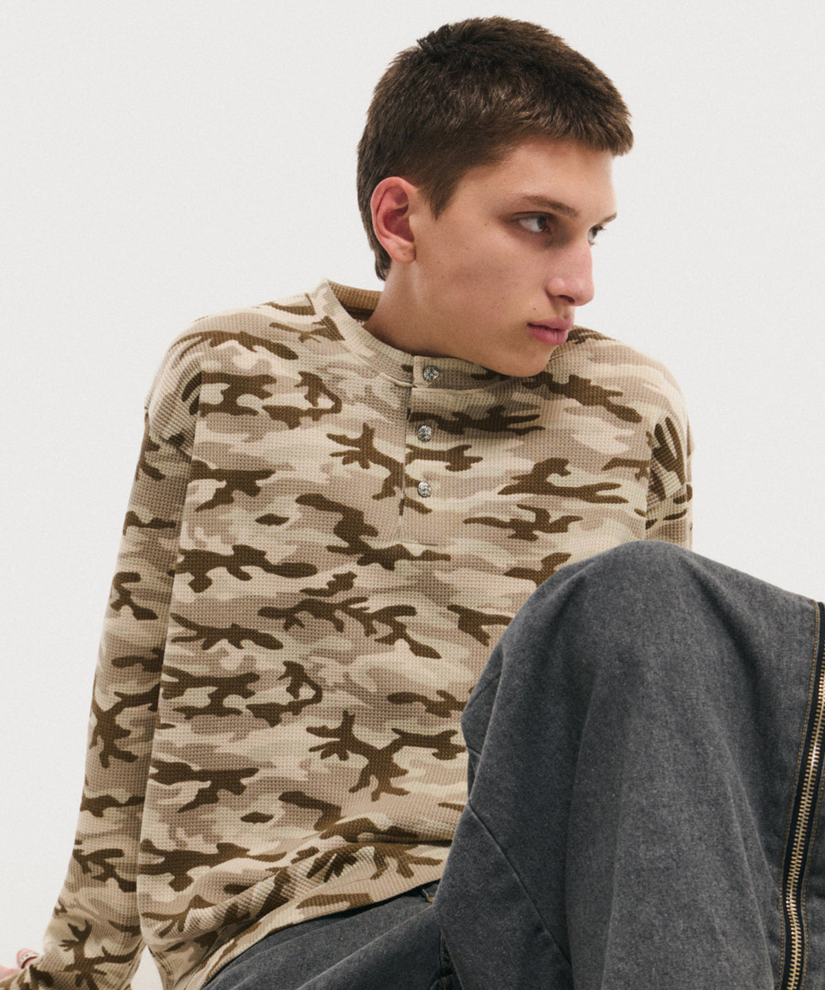 HENLEY CAMO WAFFLE LONG-SLEEVE TEE / カモ総柄ヘンリーネックサーマルロンT