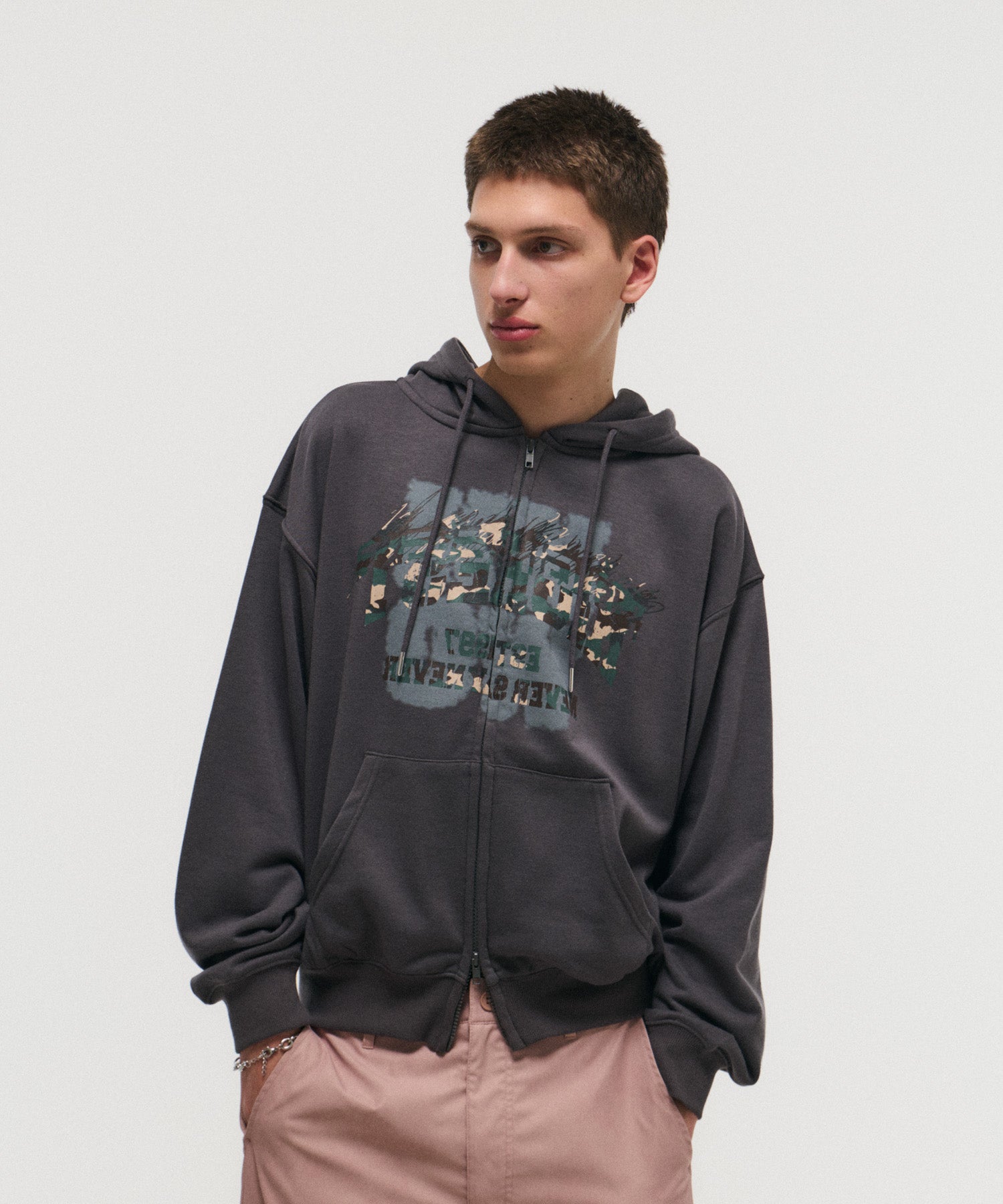 CRASH LOGO GRAPHIC PULLOVER SWEATSHIRT / クラッシュロゴグラフィックプルオーバースウェットシャツ