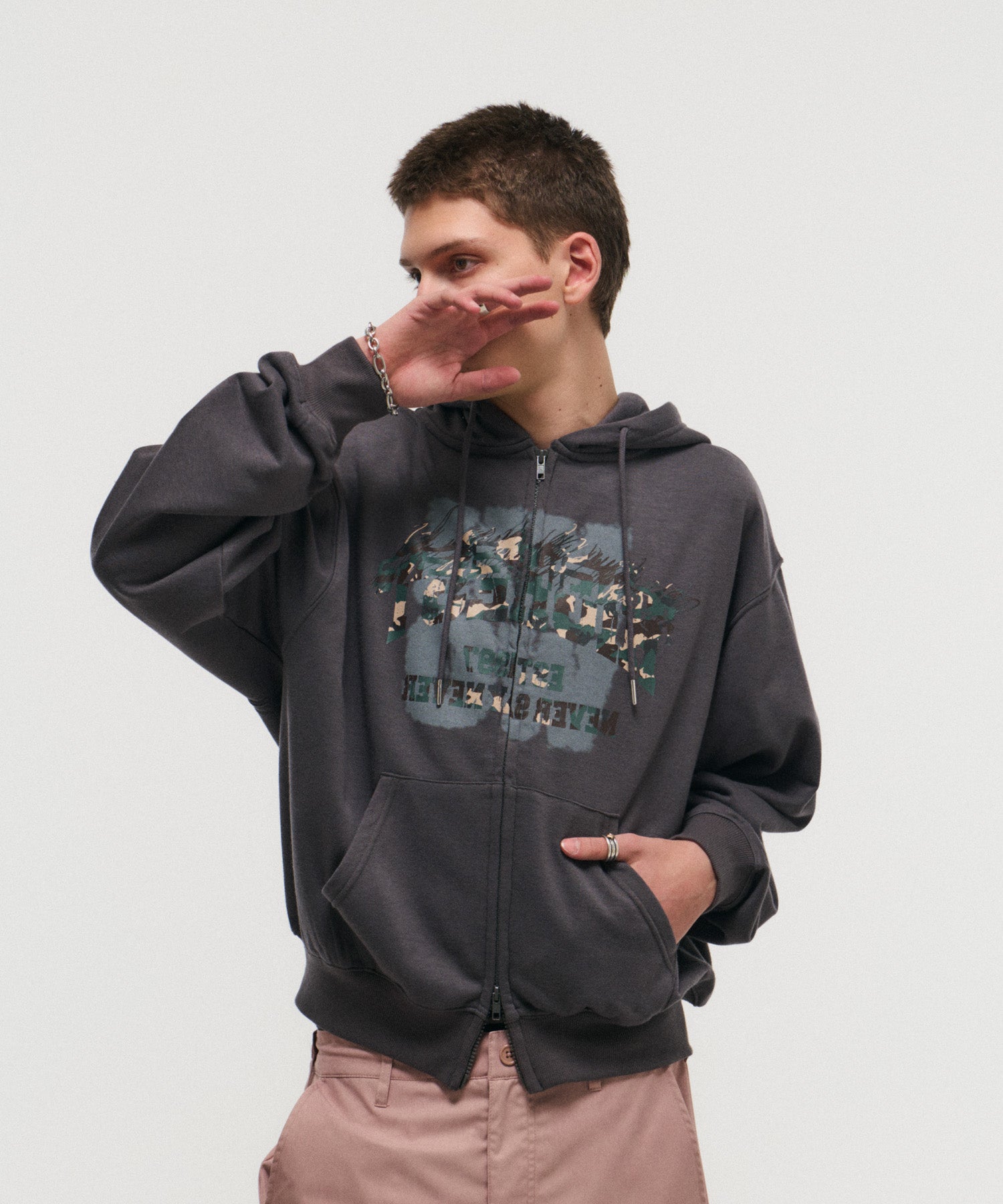 CRASH LOGO GRAPHIC PULLOVER SWEATSHIRT / クラッシュロゴグラフィックプルオーバースウェットシャツ