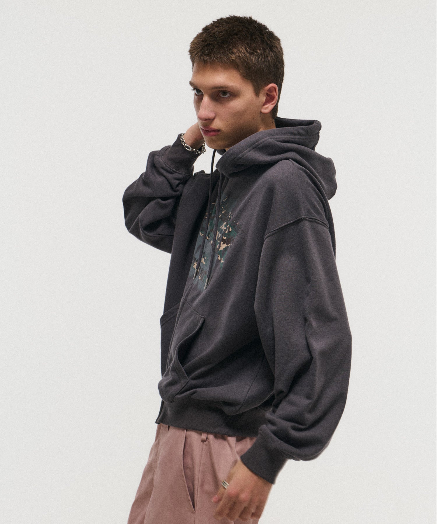 CRASH LOGO GRAPHIC PULLOVER SWEATSHIRT / クラッシュロゴグラフィックプルオーバースウェットシャツ