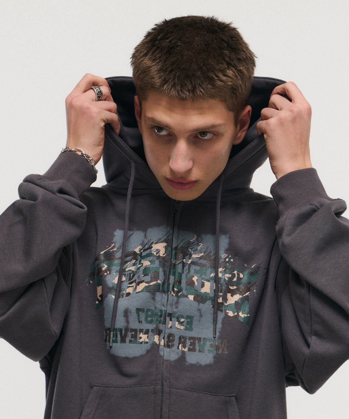 CRASH LOGO GRAPHIC PULLOVER SWEATSHIRT / クラッシュロゴグラフィックプルオーバースウェットシャツ