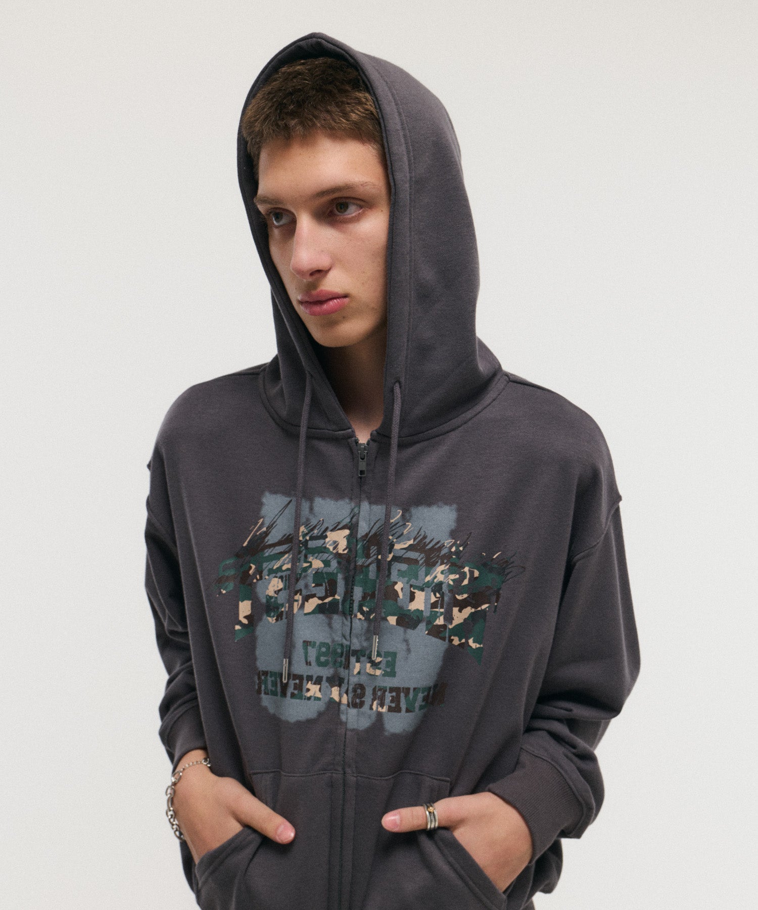 CRASH LOGO GRAPHIC PULLOVER SWEATSHIRT / クラッシュロゴグラフィックプルオーバースウェットシャツ