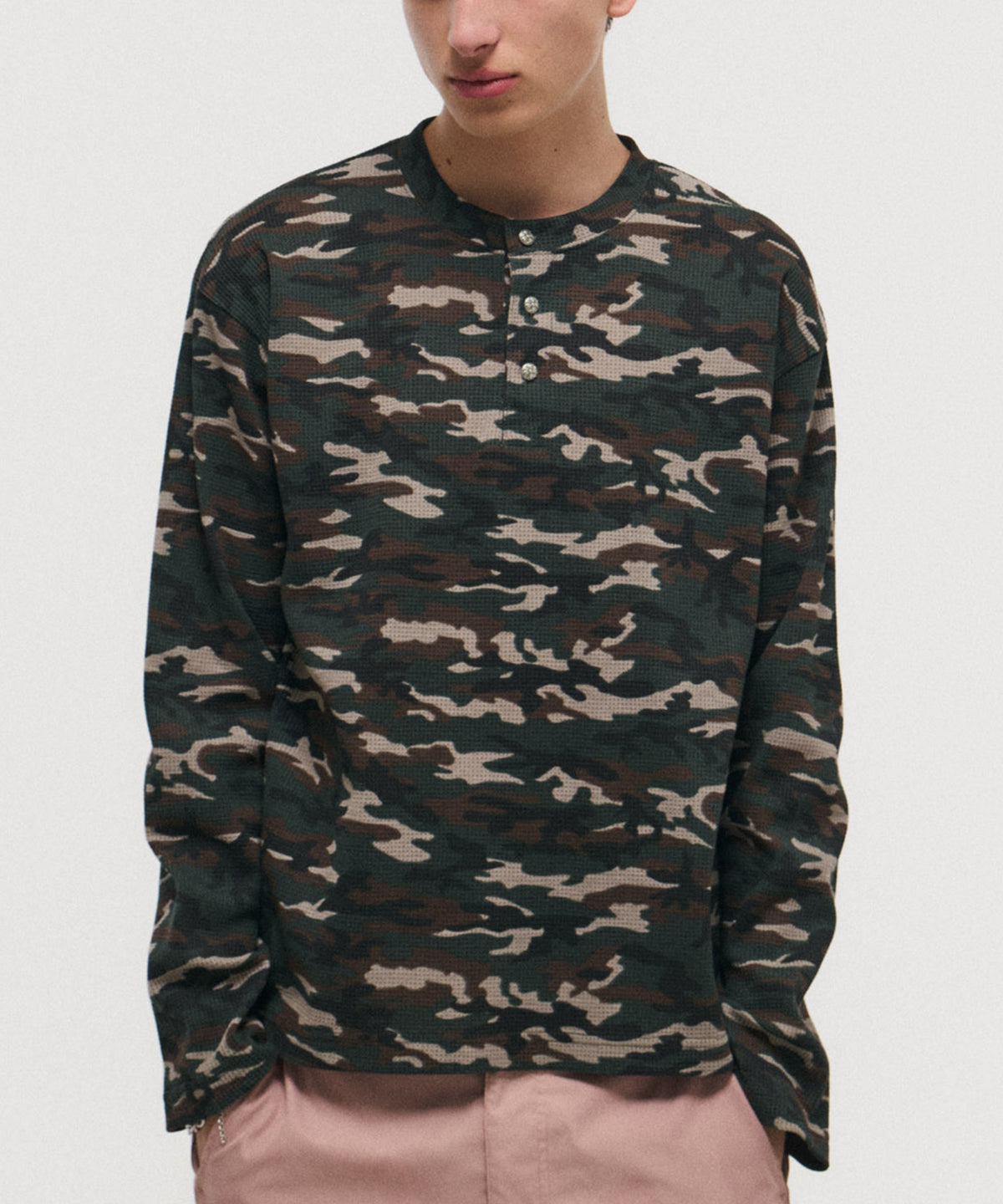 HENLEY CAMO WAFFLE LONG-SLEEVE TEE / カモ総柄ヘンリーネックサーマルロンT