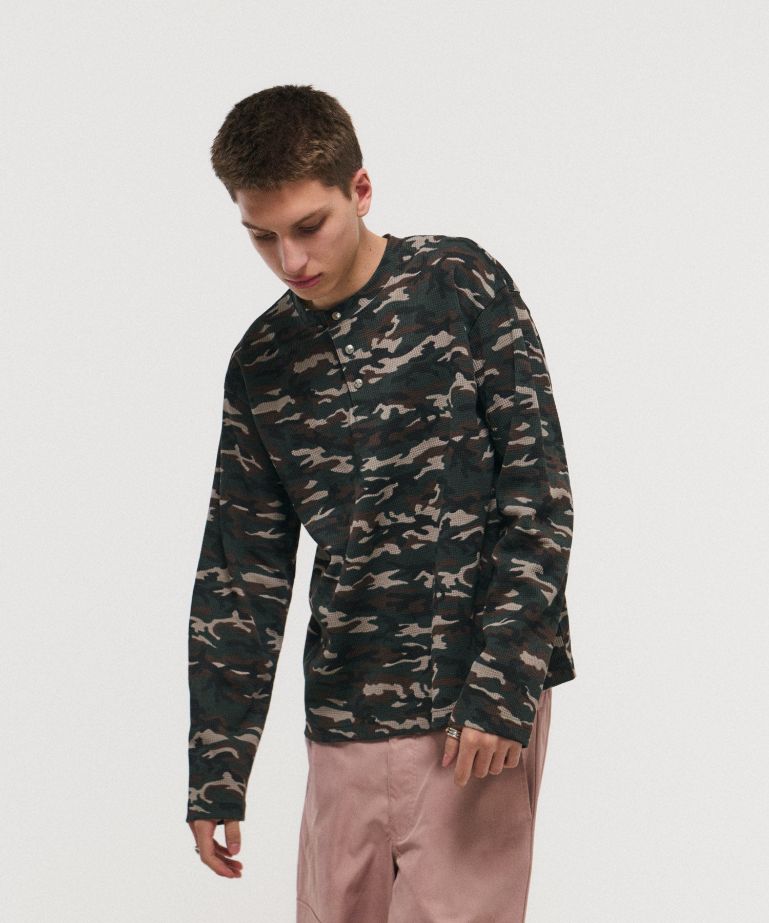 ILL'S | HENLEY CAMO WAFFLE LONG-SLEEVE TEE / カモ総柄ヘンリー